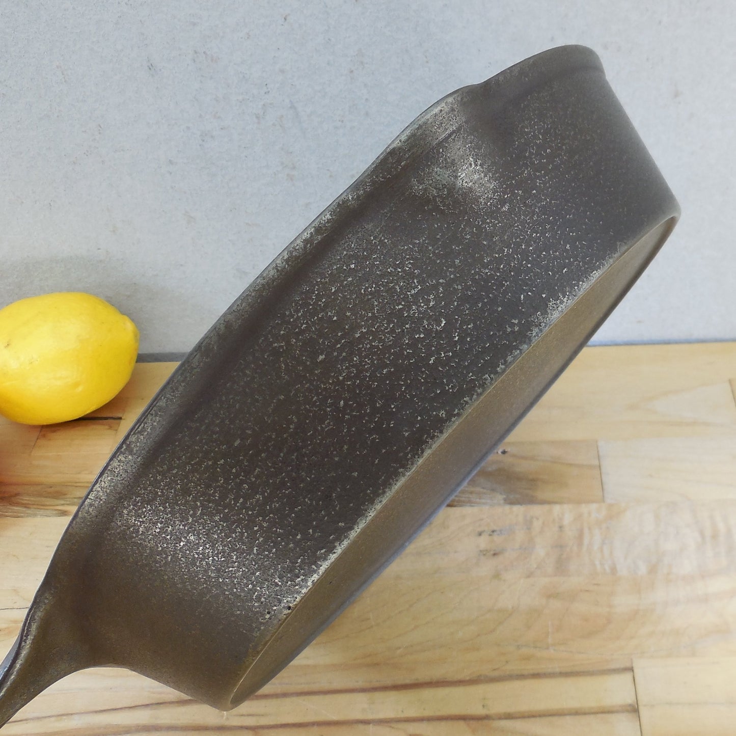 Vollrath Ware -8- Cast Iron Skillet #8 Unbranded 10.5" Cleaned dual spouts
