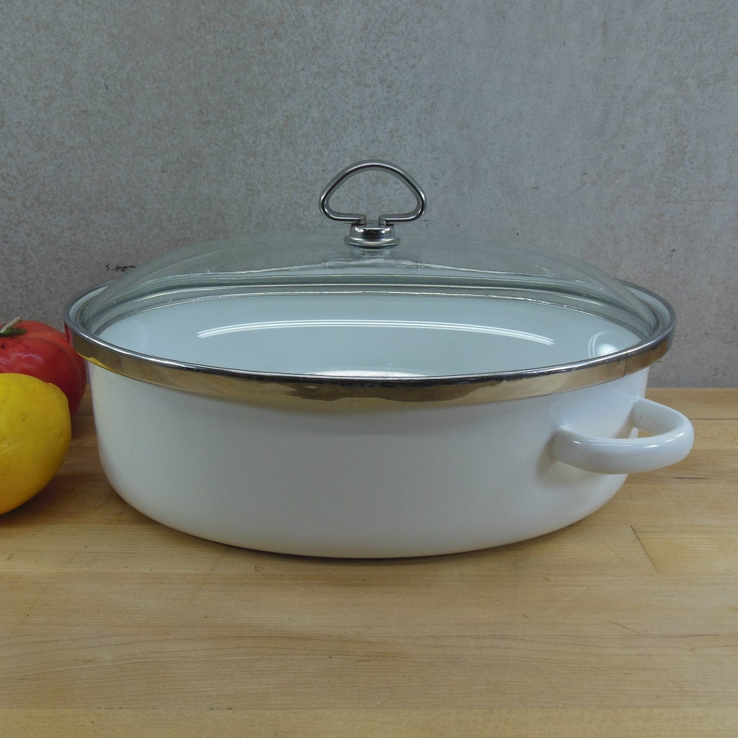 Chantal White Enamelware 4 Quart Oval Roaster Pot Glass Lid