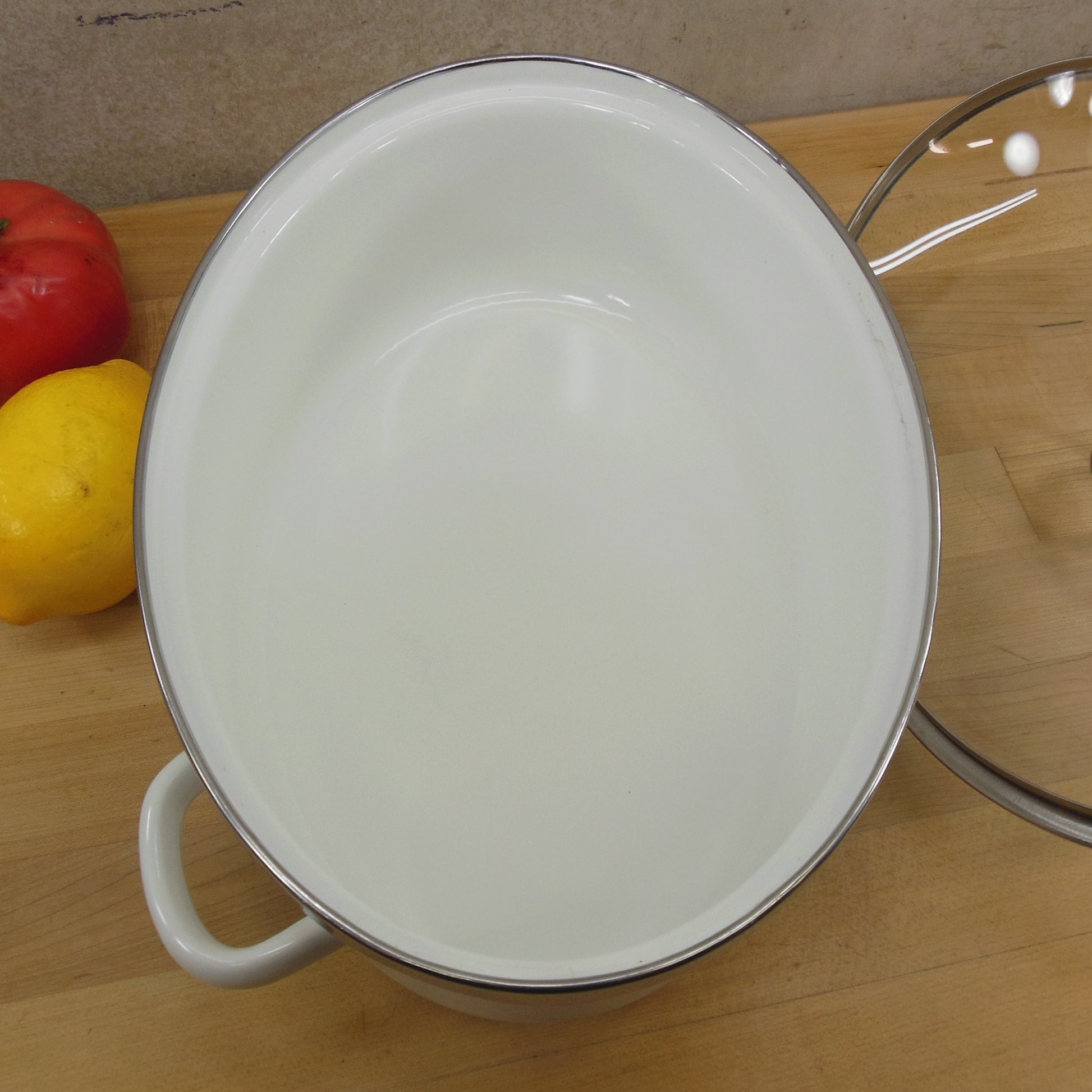 Chantal White Enamelware 4 Quart Oval Roaster Pot Glass Lid Used