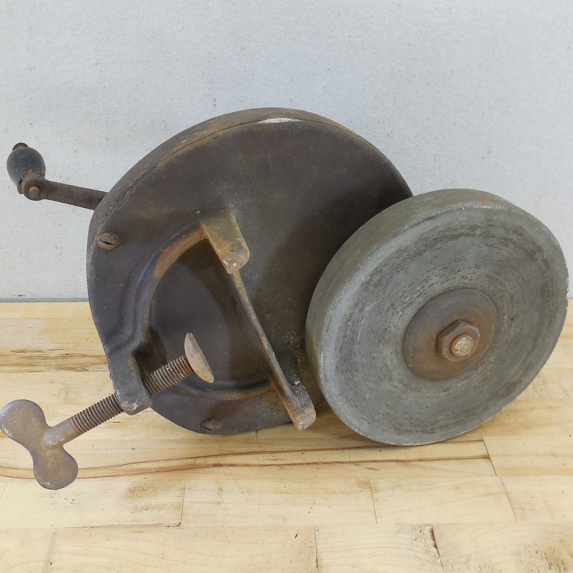 The Carborundum Co. Niagara No. 460 Hand Crank Bench Sharpening Wheel 8"