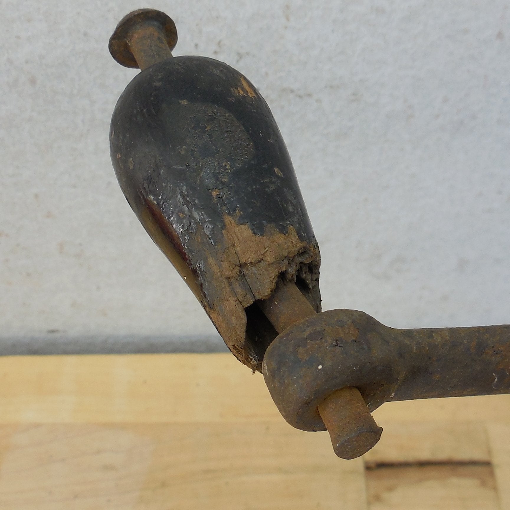 The Carborundum Co. Niagara No. 460 Hand Crank Bench Sharpening Wheel 8"