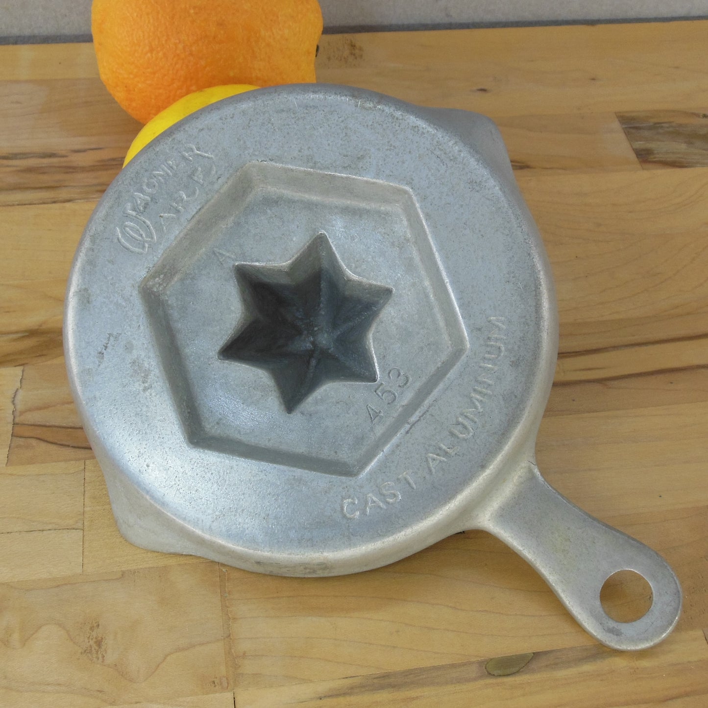 Wagner Ware Cast Aluminum #453 Citrus Orange Hand Juicer Ream Used