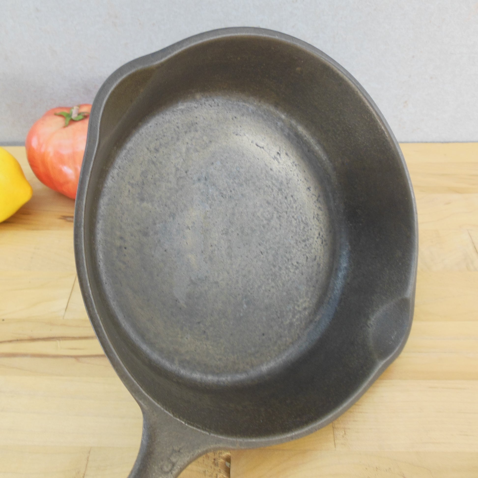 Wagner Ware Unmarked #5 Cast Iron Skillet 8" Spinner Interior