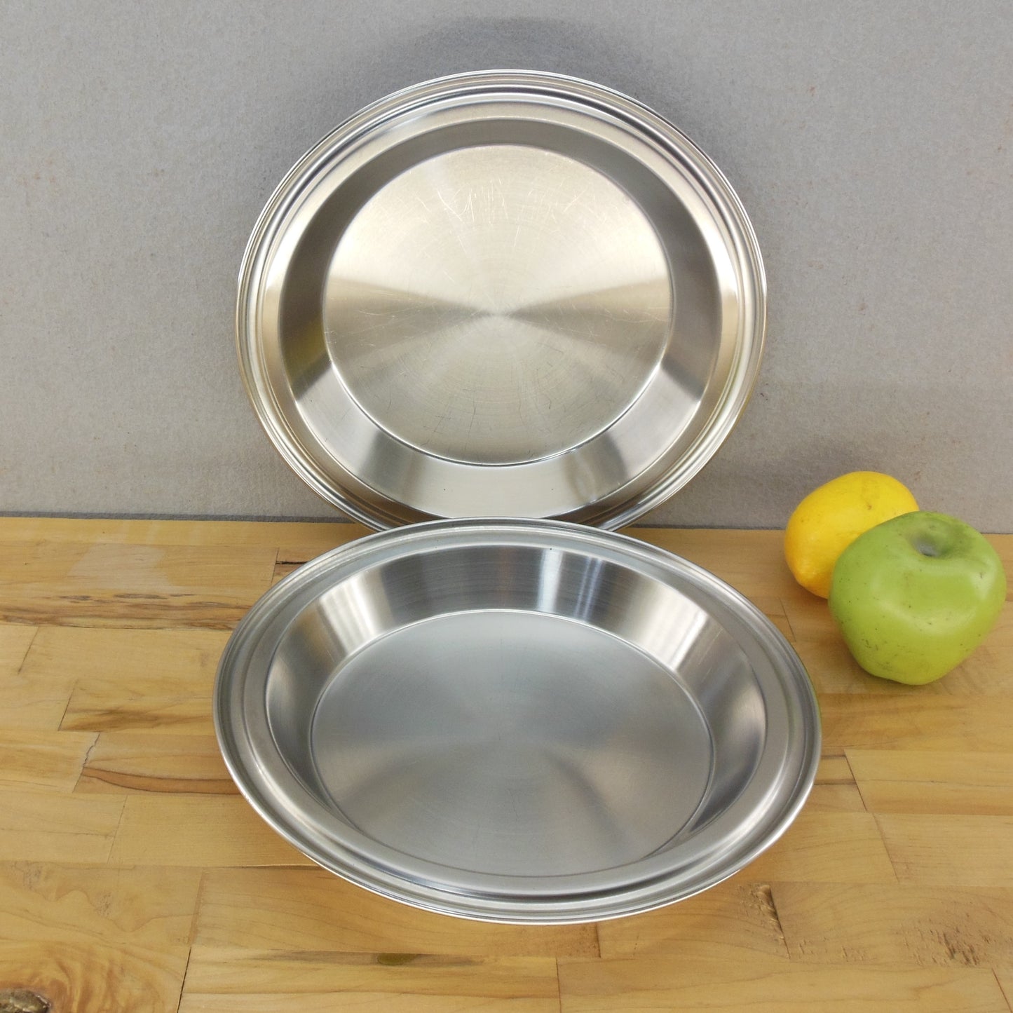 West Bend USA Unbranded Pair Stainless Pie Pan Plates 9" x 1-1/4" No Drip