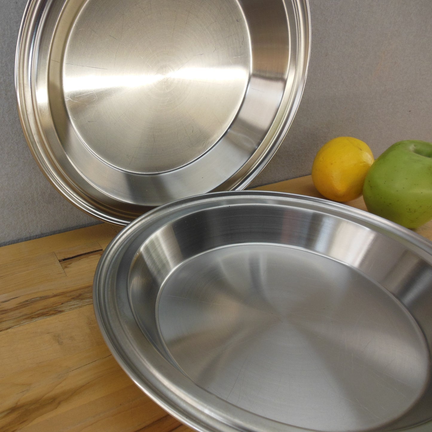 West Bend USA Unbranded Pair Stainless Pie Pan Plates 9" x 1-1/4" No Drip Rim