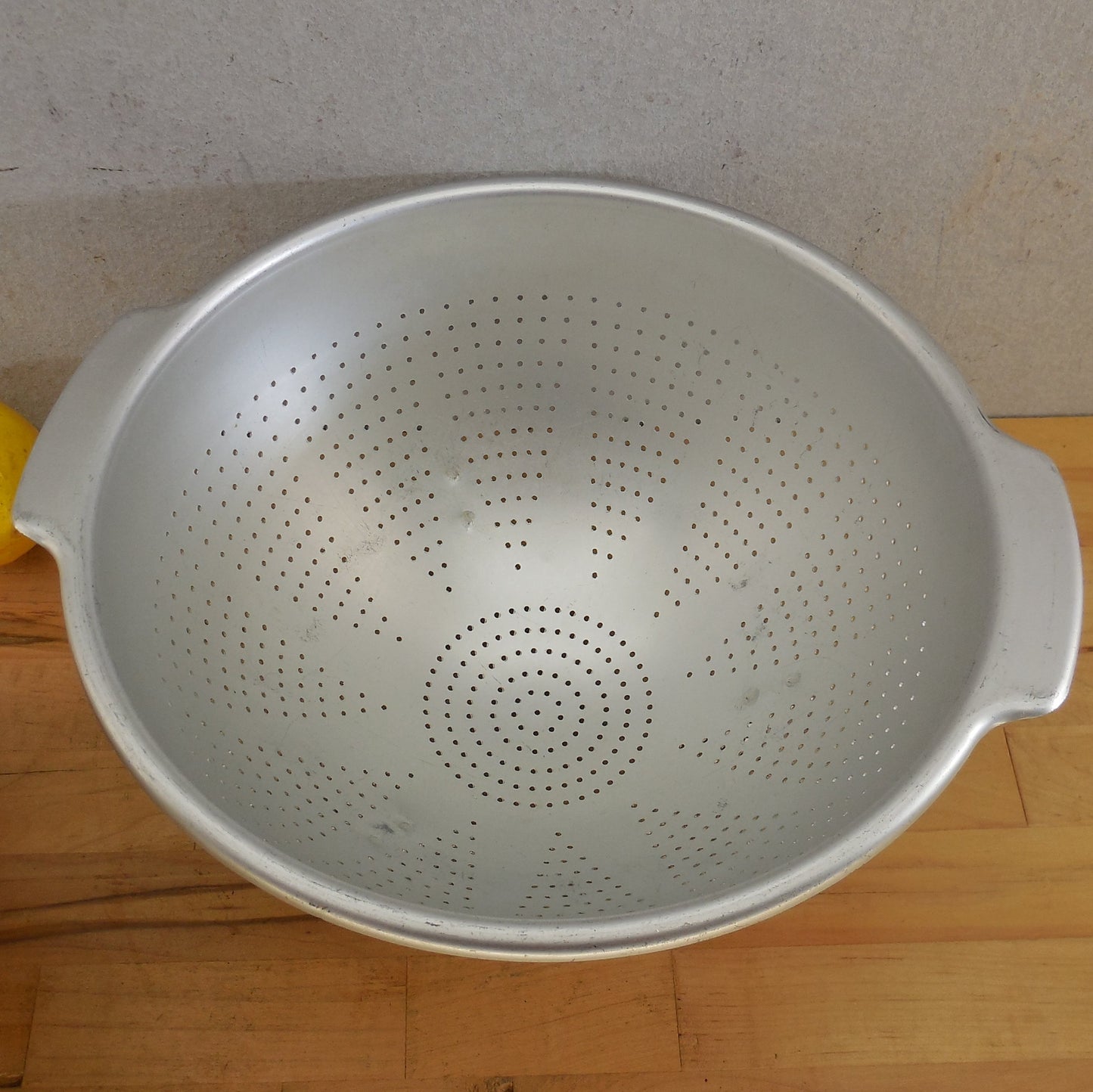 Wear Ever USA Pair  Aluminum Colanders Strainer 9" 11" No. 3123 3125 Used