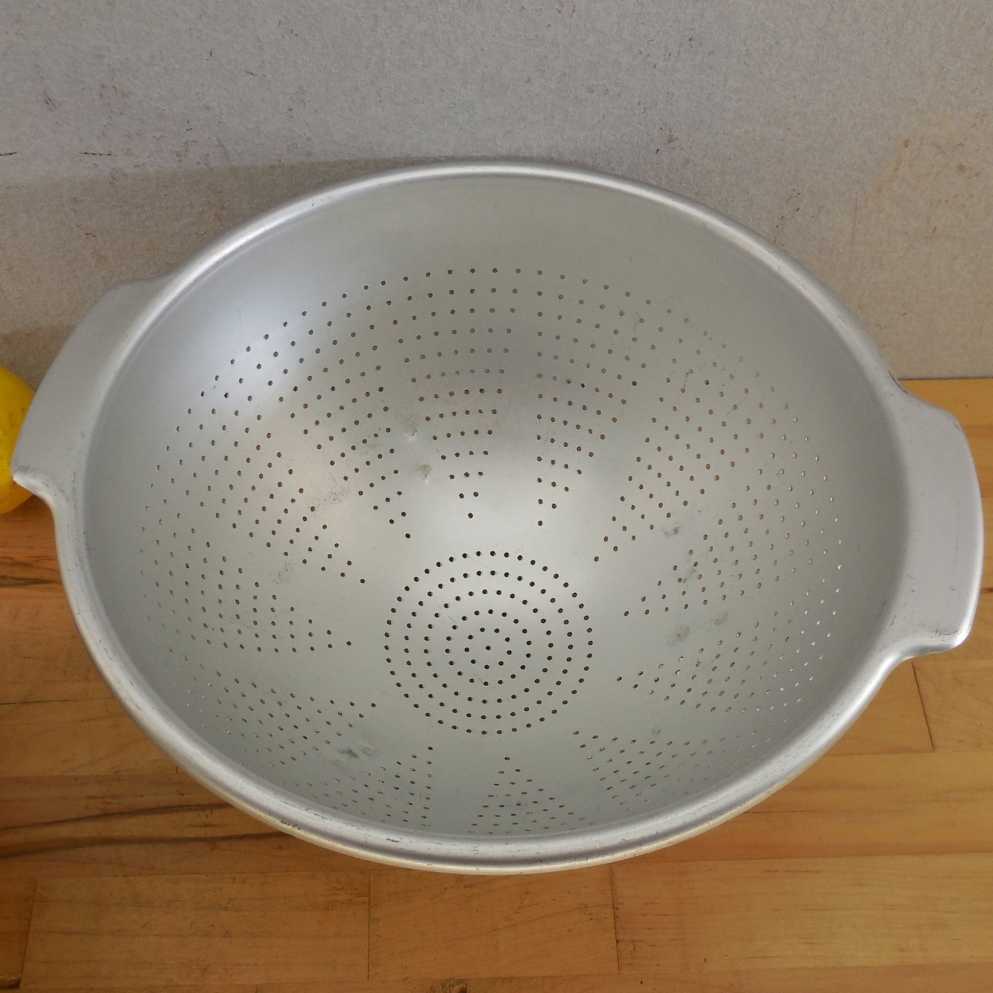 Wear Ever USA Pair  Aluminum Colanders Strainer 9" 11" No. 3123 3125 Used