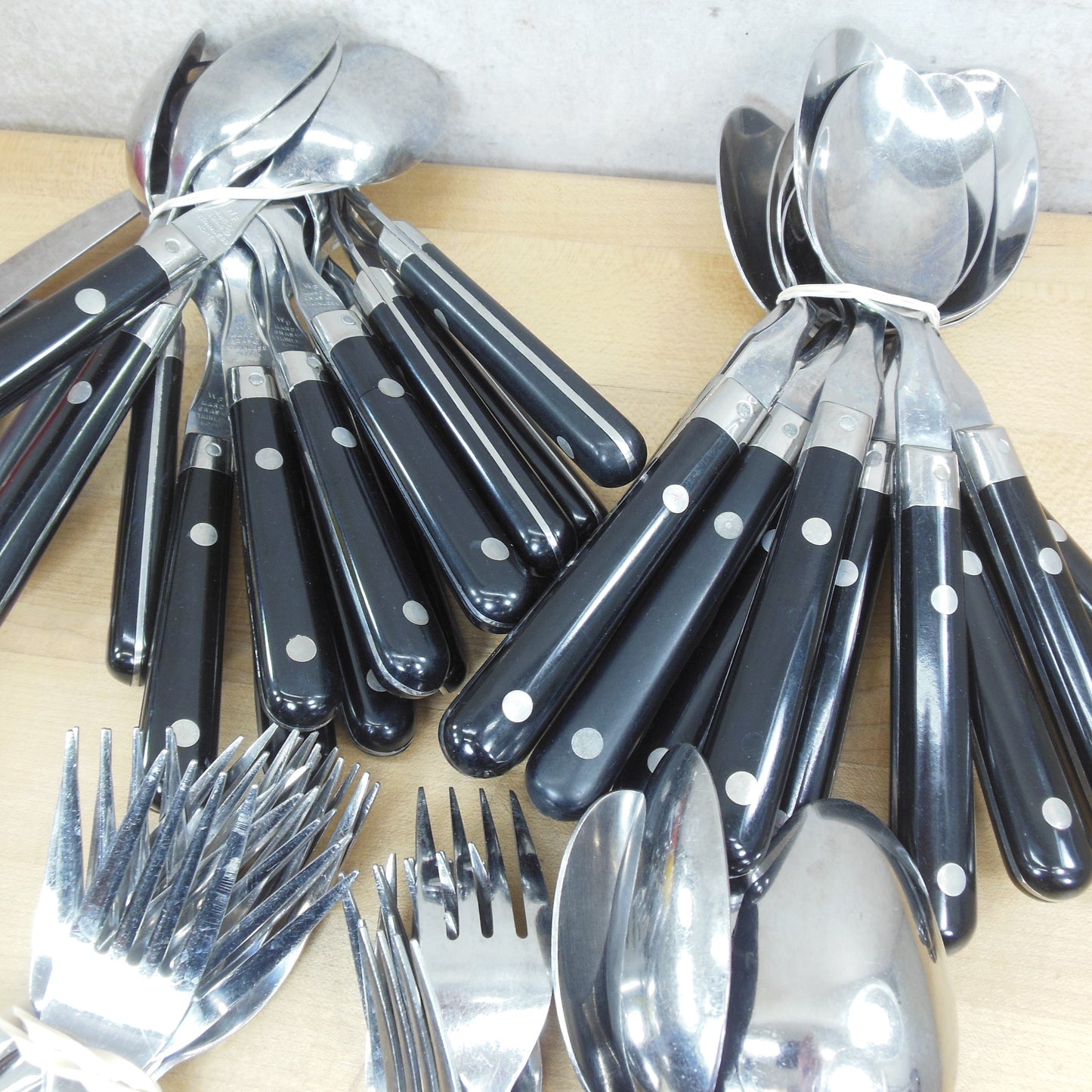 Washington Forge Mardi Gras Black Stainless Flatware Set 66 Pieces Spoon Fork