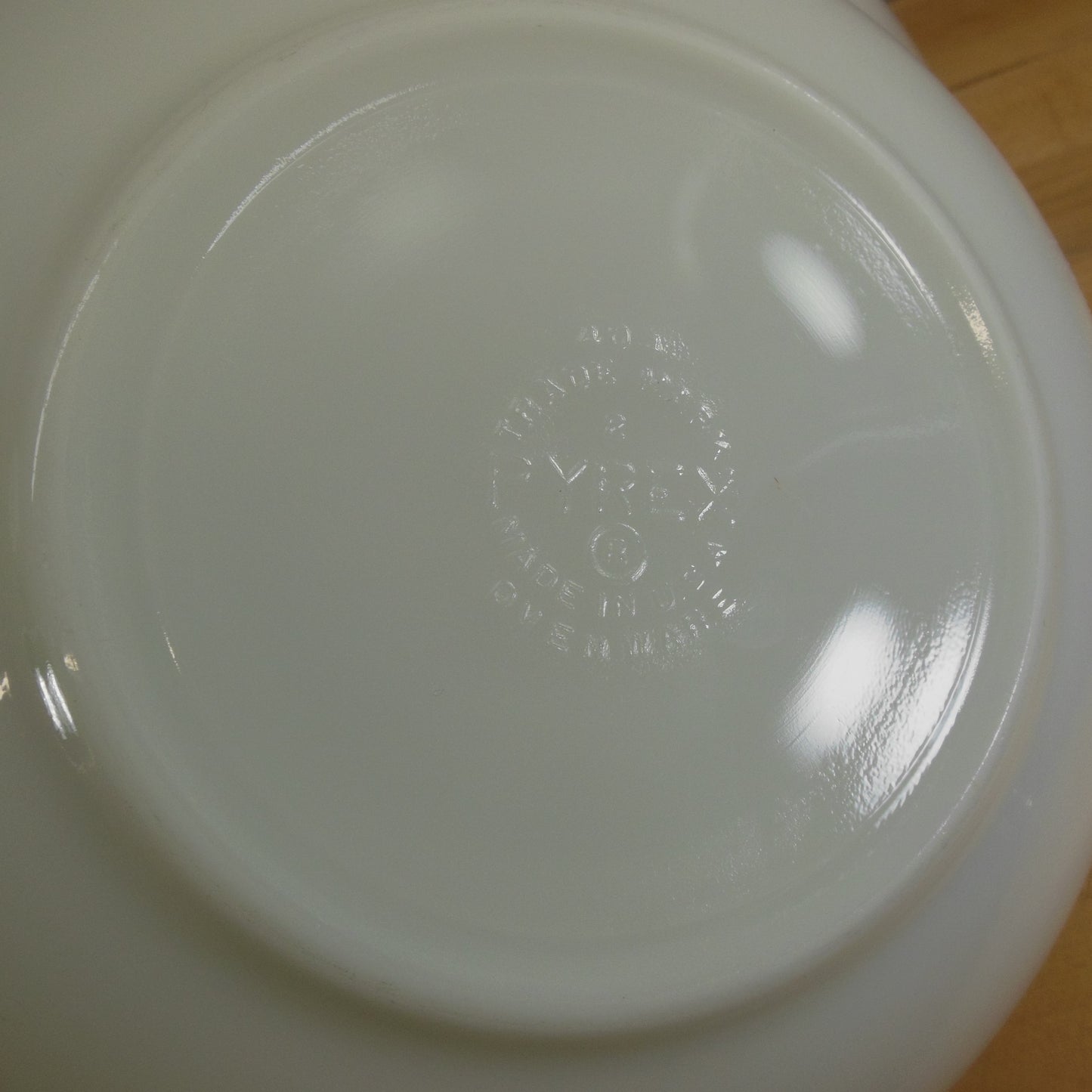 Pyrex Glass USA Solid White Milk Glass Mixing Bowls 402 404 1-1/2 4 Quart Logo Maker Mark