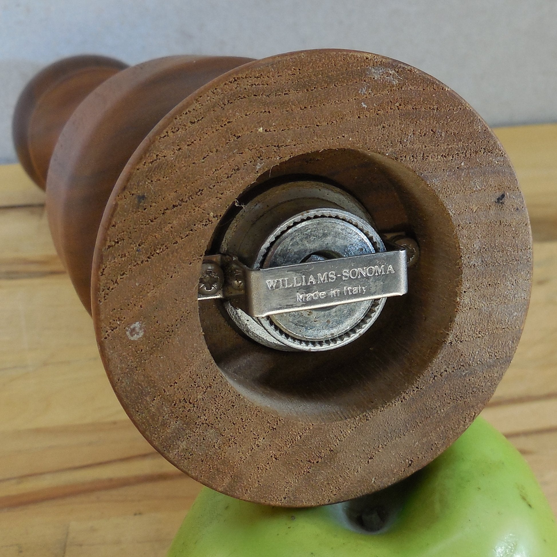 Williams Sonoma Large 12” Walnut Wood Pepper Mill Grinder Made In Italy Solid