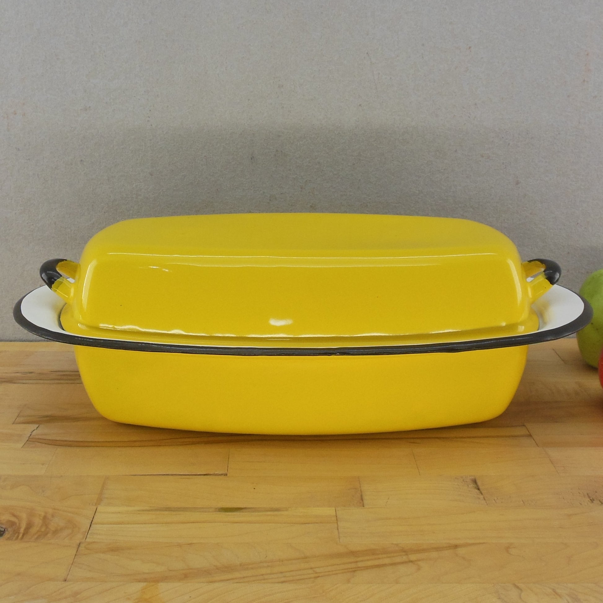 European Enamelware Oval Roaster 35cm Yellow Black White 17"