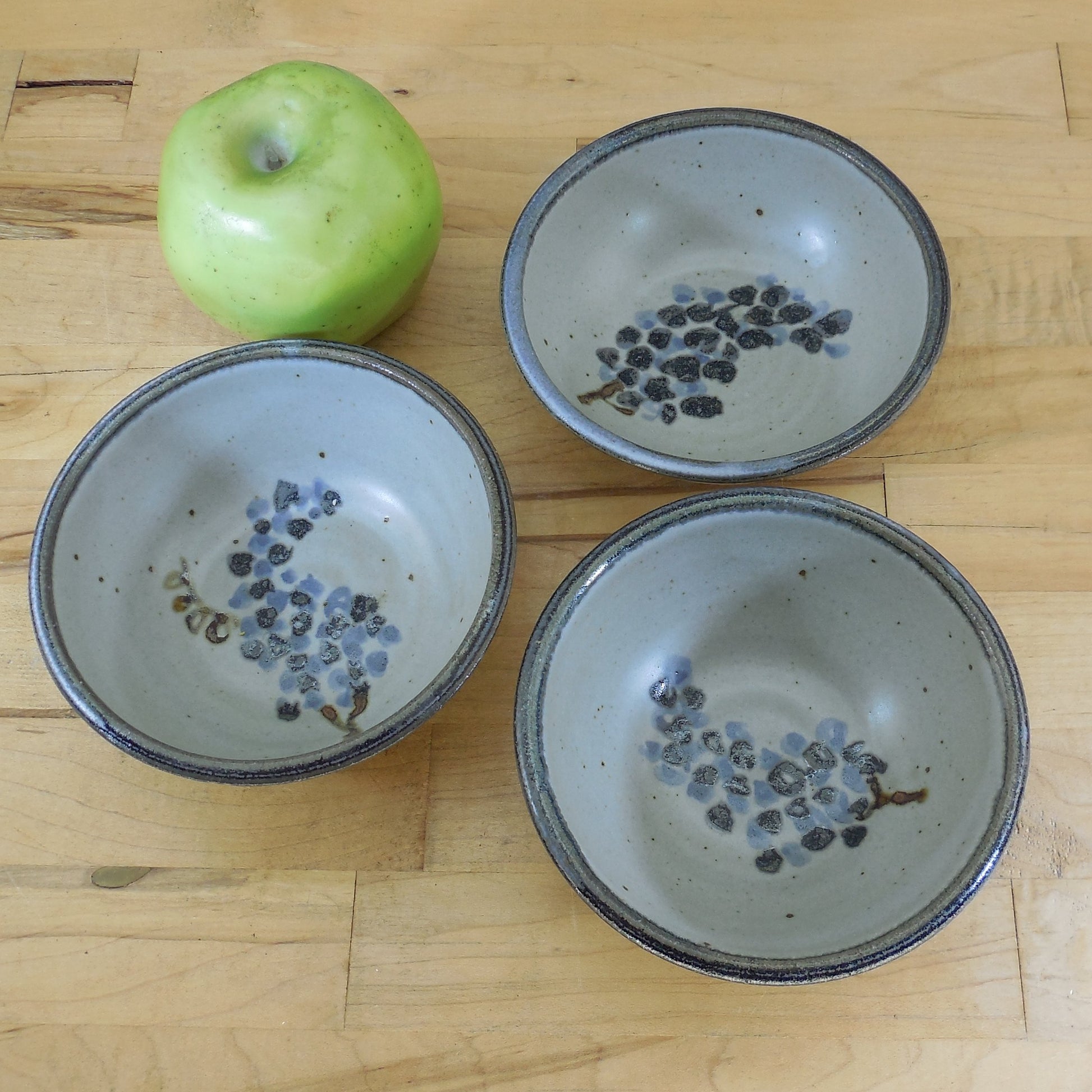 Havill Pottery NY 3 Set Small Fruit Berry Bowls Grape Bunches 5"
