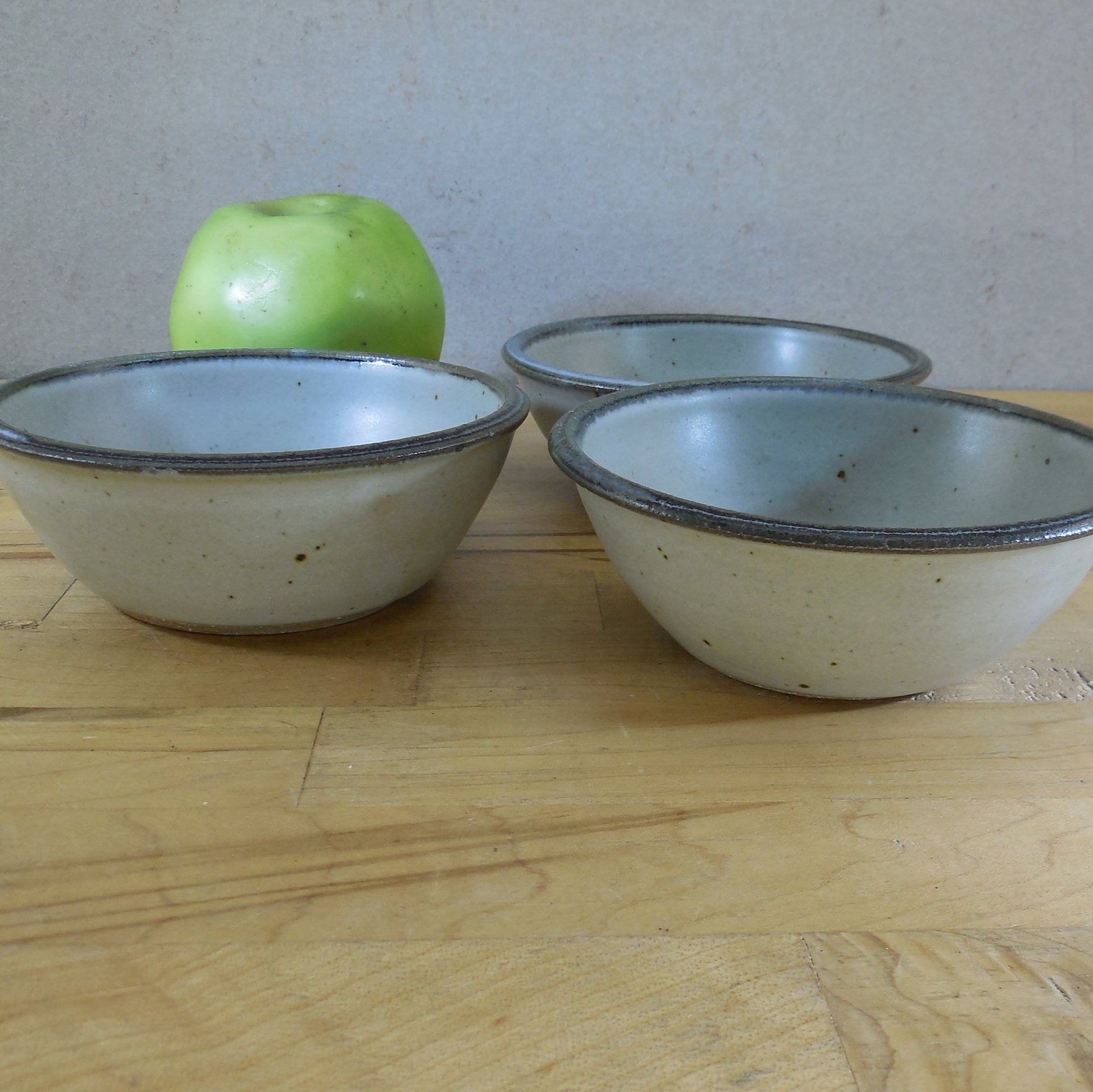 Havill Pottery NY 3 Set Small Fruit Berry Bowls Grape Bunches 5" Round