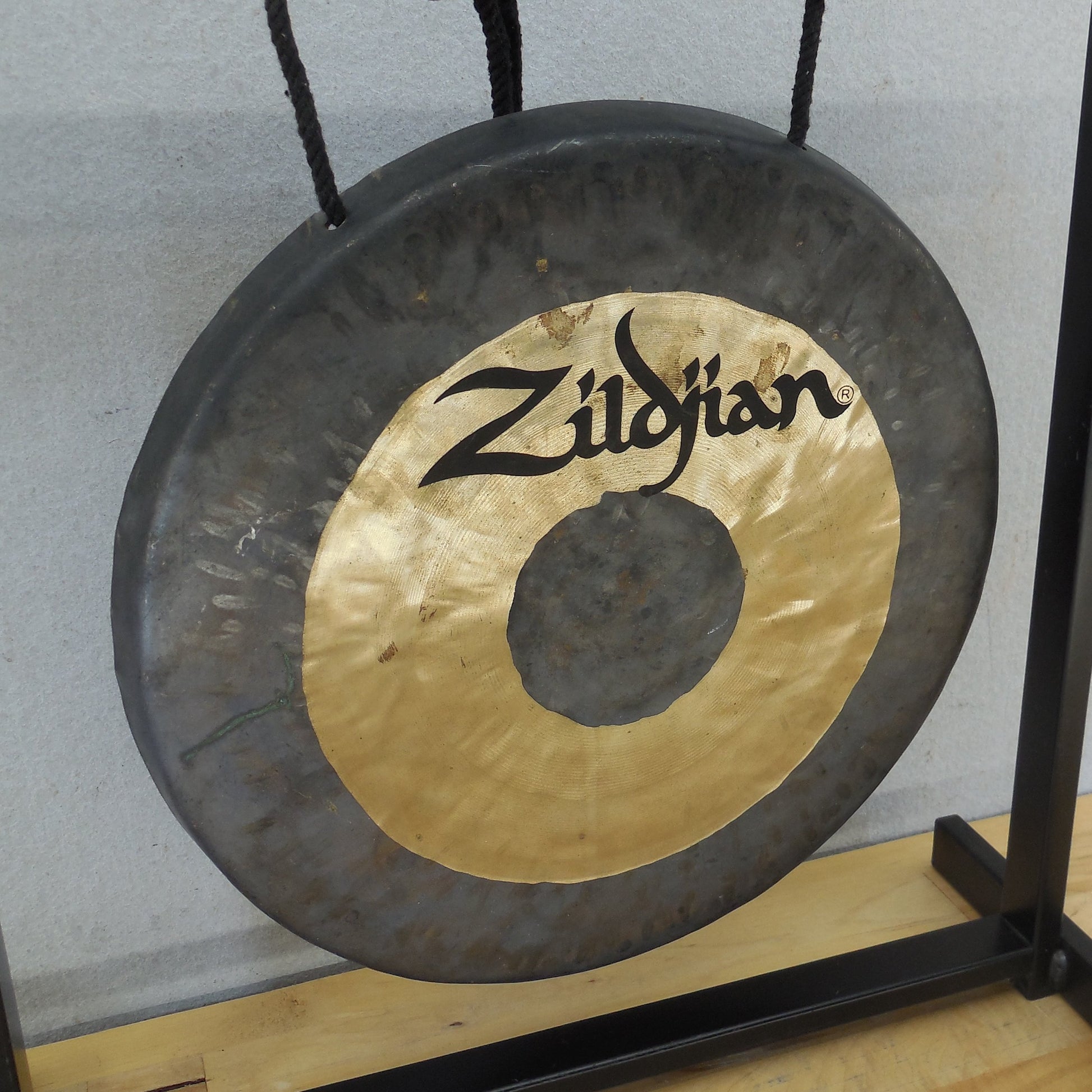 Zildjian Traditional Gong With Tabletop Stand 12" - No Mallet Used