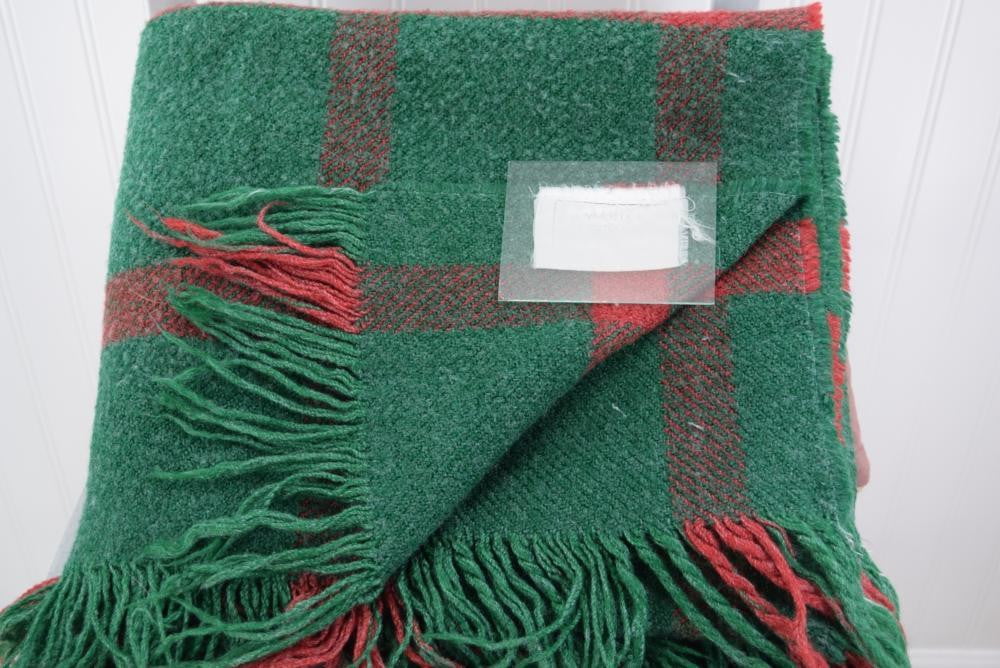 USA Wool Acrylic Throw Afghan "YULETIDE" Green Rosie Red holiday