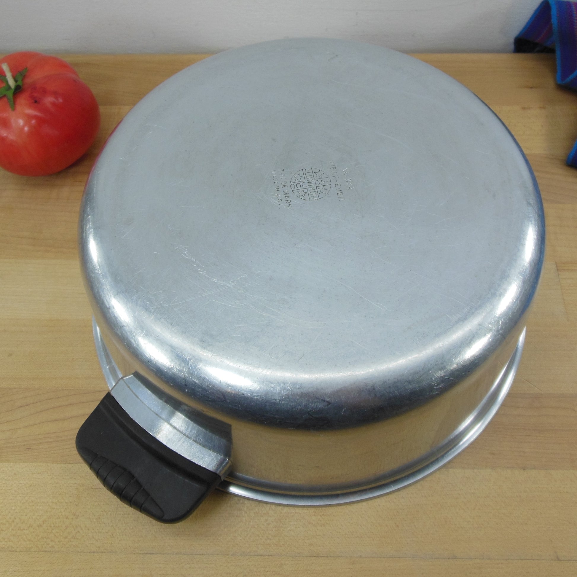 VINTAGE WEAR EVER ALUMINUM DUTCH OVEN/STOCK POT 4 QT NO 824 WITH LID MADE  IN USA