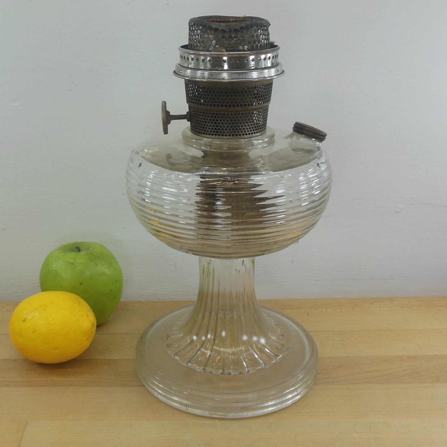 Aladdin Washington B-80 Clear Crystal Beehive Fount & Nu-Type B Vintage