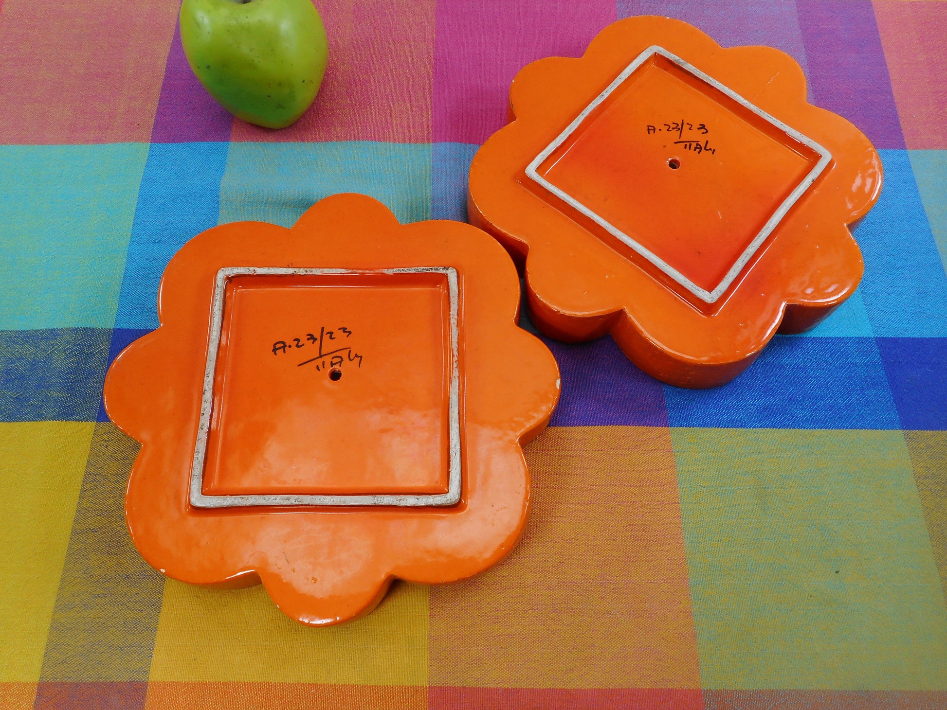 Italy Mid Century Pair Ceramic Pottery Ashtrays Mod Red Orange 8 Petal - Aldo Bitossi Raymor Era MCM