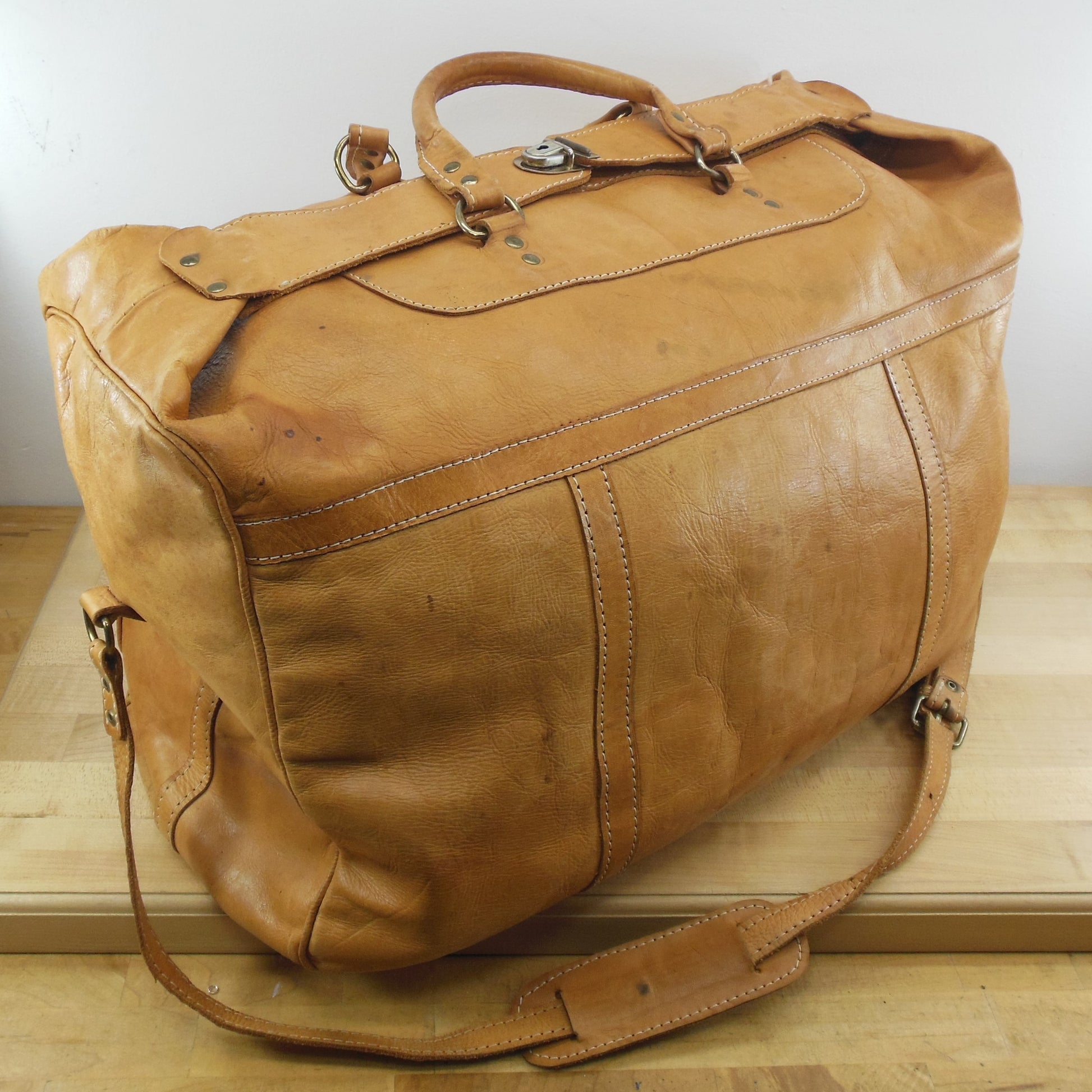 MR Canoa Industria Argentina Natural Leather Large Duffel Travel Bag Shoulder Strap