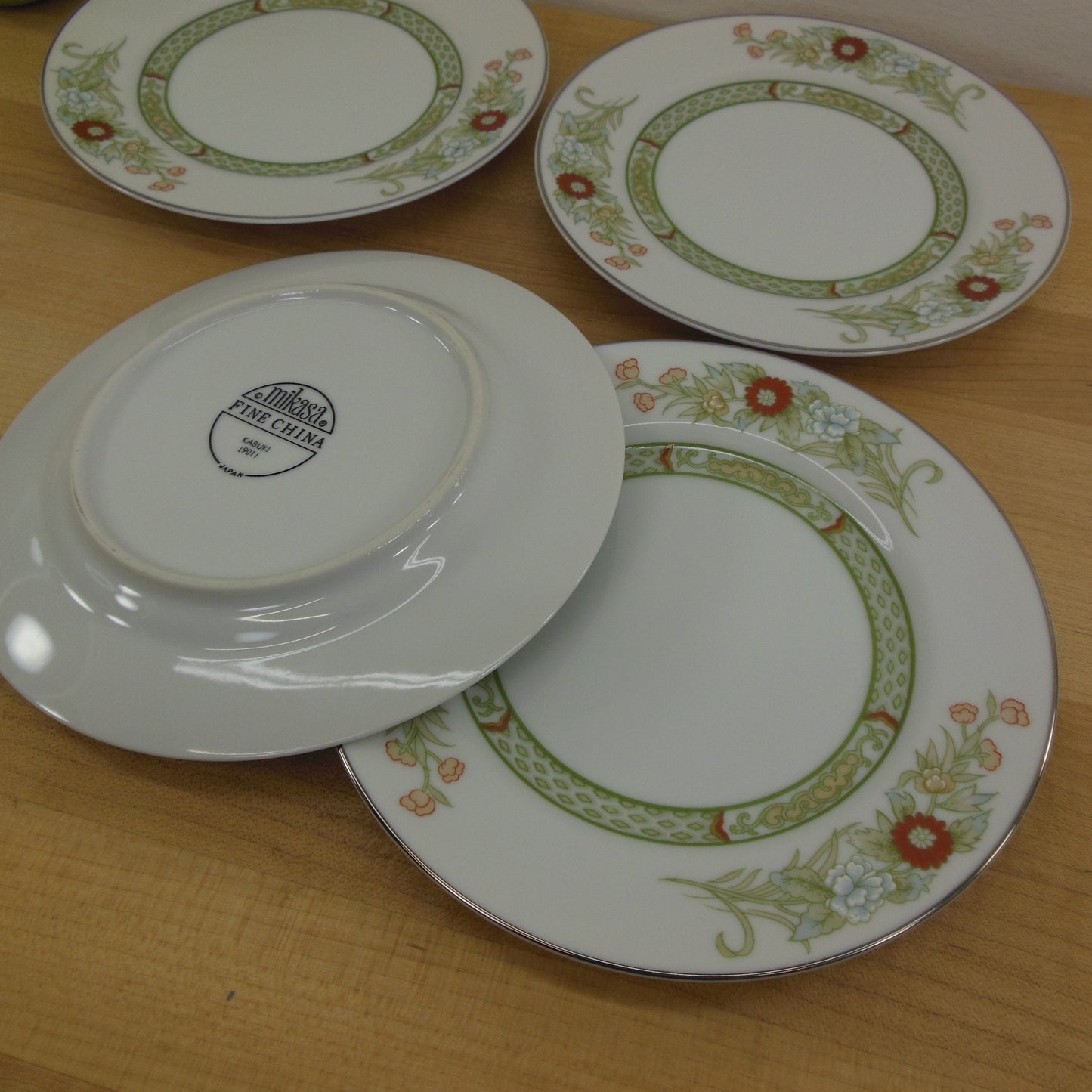 Mikasa Japan Fine China Kabuki L9011 - Bread & Butter Plates 4 Set Vintage Used