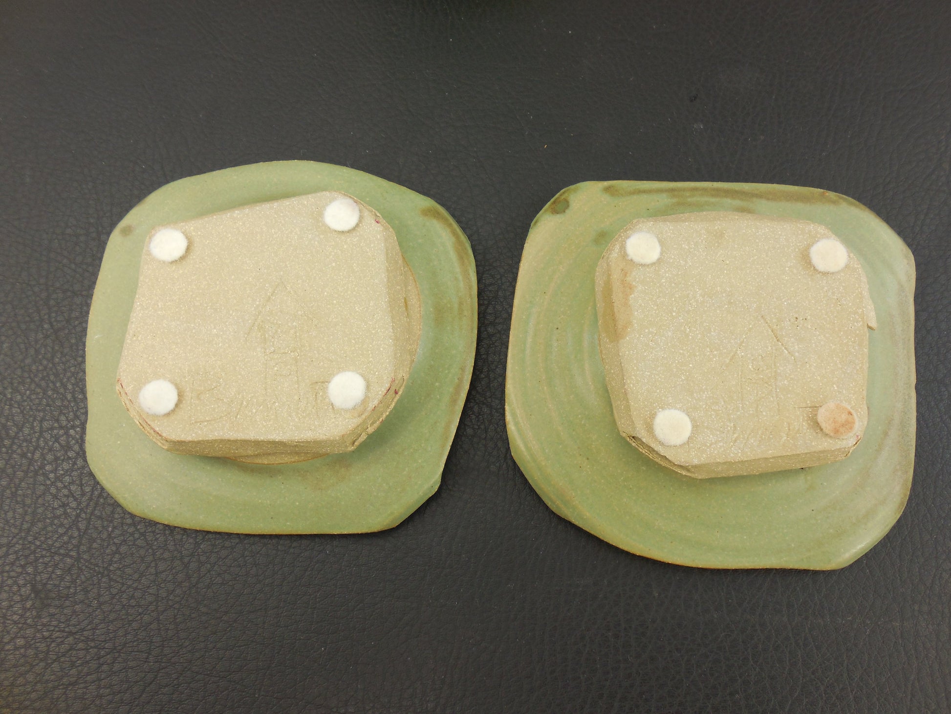 Bennett Signed Pair Studio Art Pottery 5" Bowls Dishes - Green Reddish Swirl... maker mark