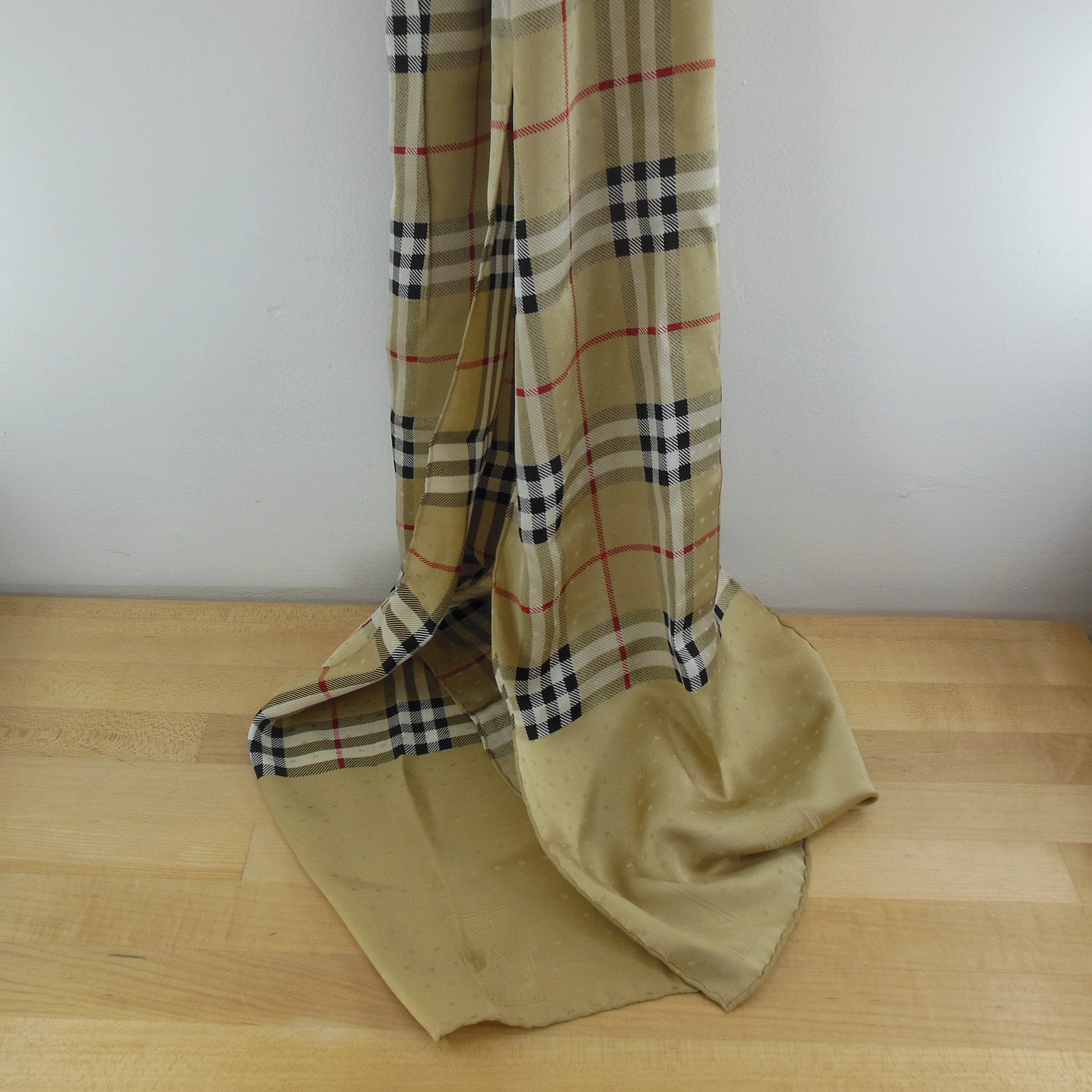 Burberry Grey Wool Silk Check Scarf ref.220961 - Joli Closet