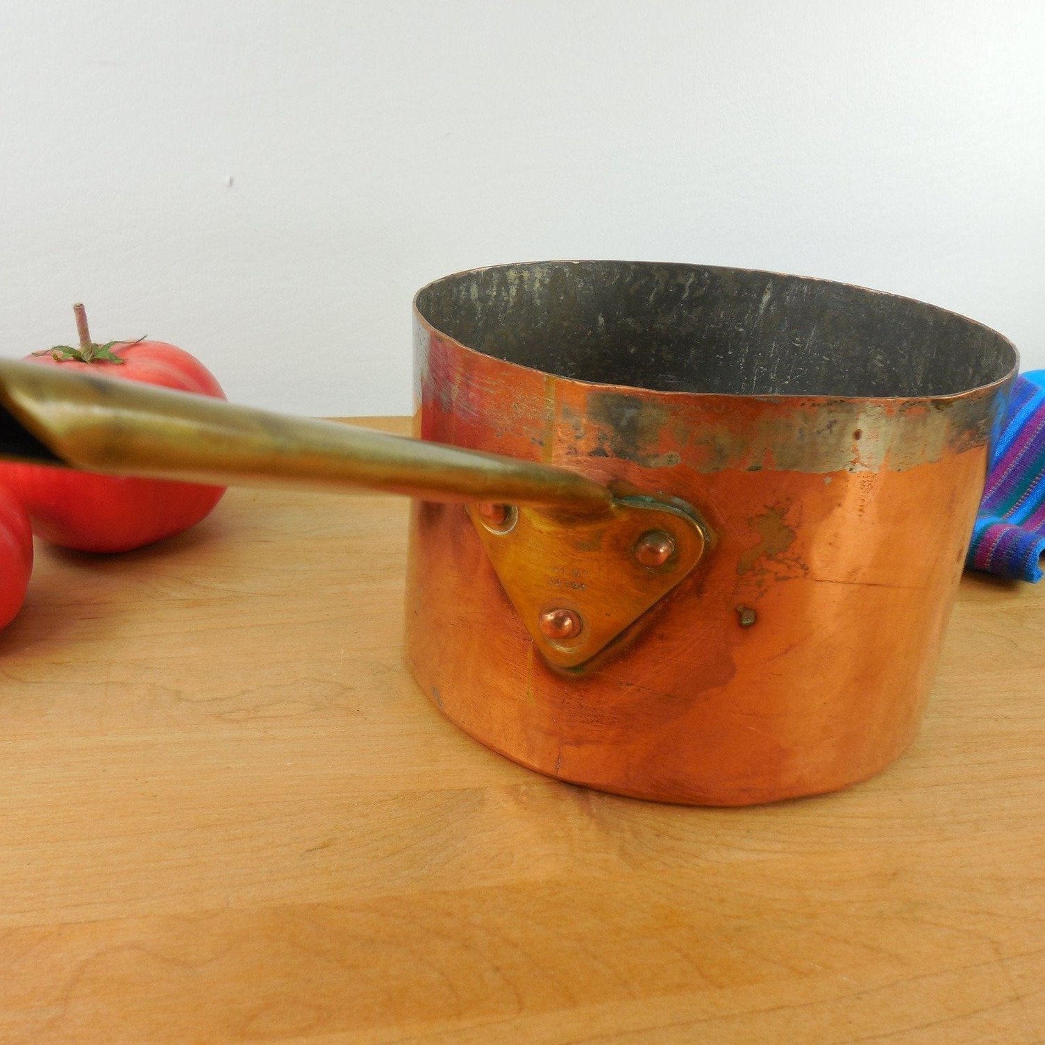 Antique Pat 34384 English? - 1.7 Qt - Dovetailed Hammered Copper Tin Pot Saucepan back