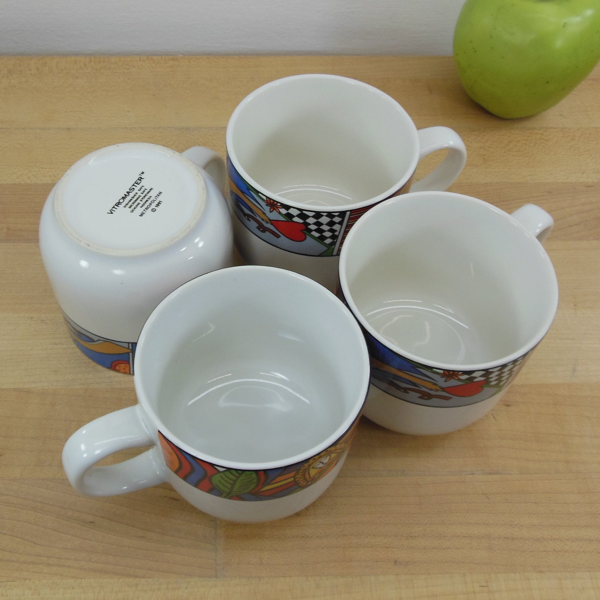 Vitromaster Metropolitan Dinnerware - 4 Set Cups Mugs Vintage used