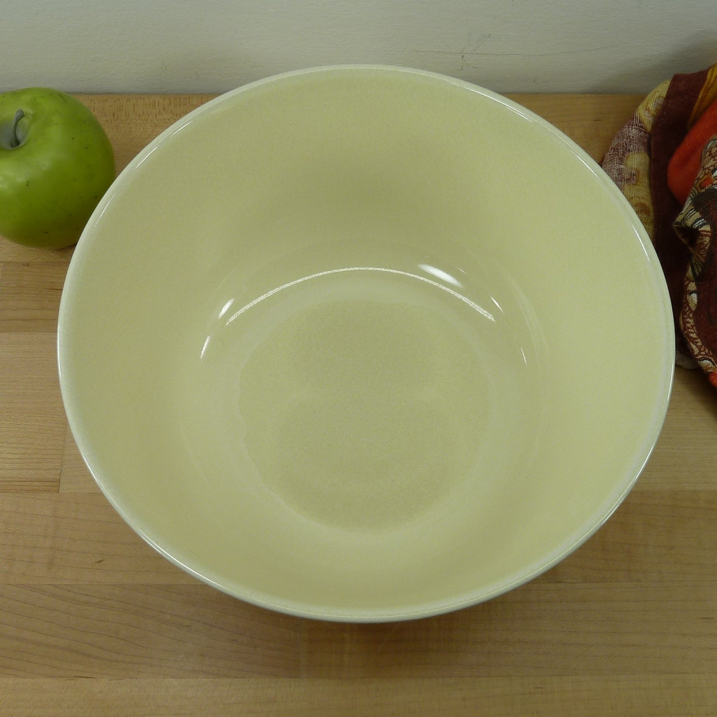 Denby England Flavours Large Serving Bowl Vanilla 9"