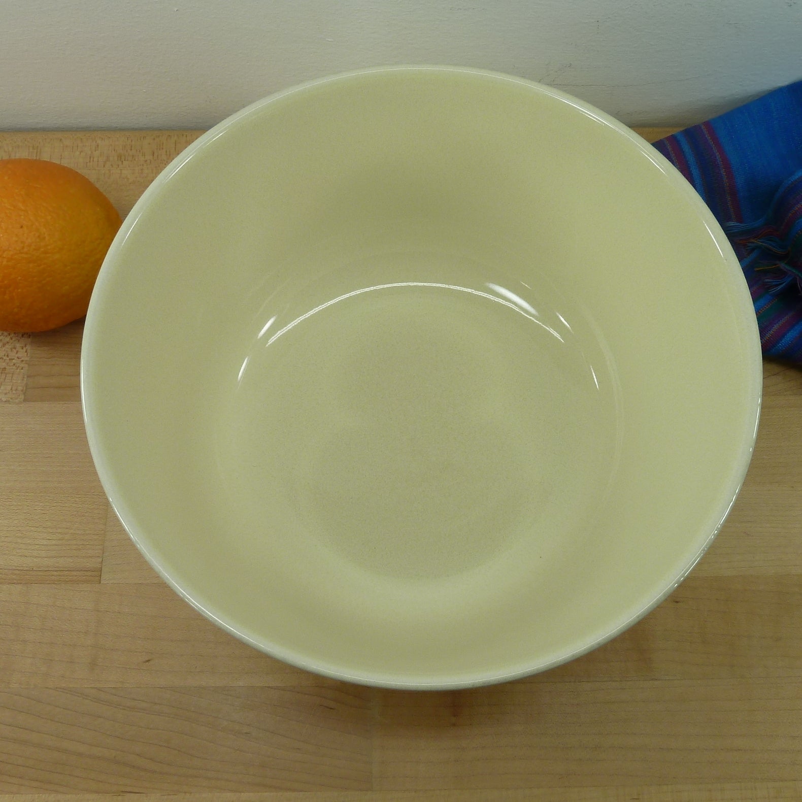 Denby England Flavours Large Serving Bowl Vanilla 9"