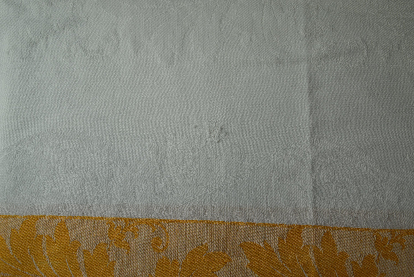 Damask Linen Tablecloth Vintage White Gold Leaves 60" X 82" Rectangle good