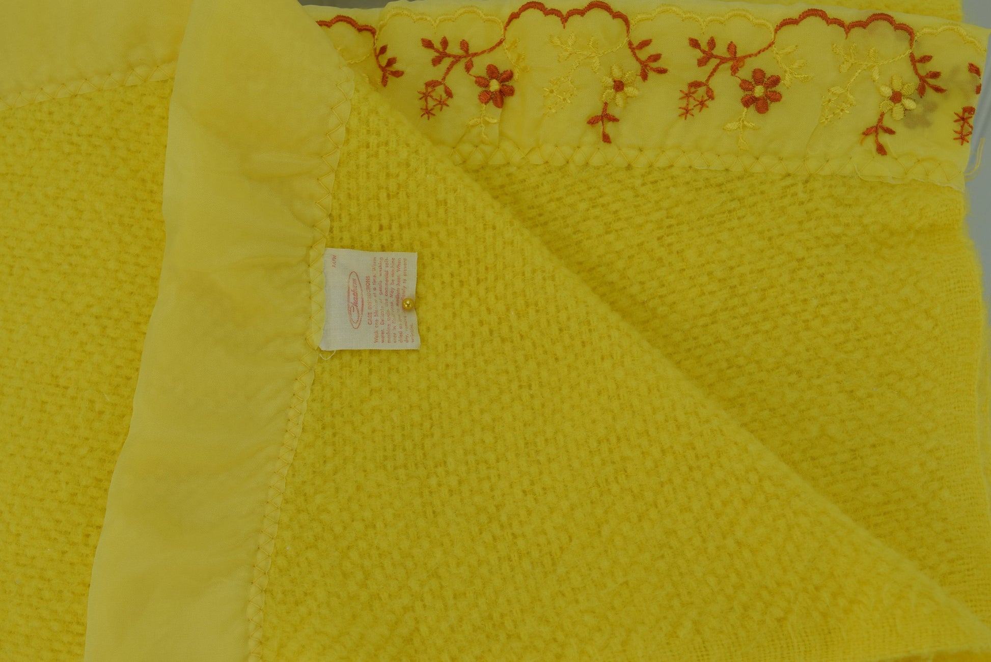 Acrylic Thermal Blanket for sale Lemon Yellow with Embroidered Binding Retro Bedding 86"