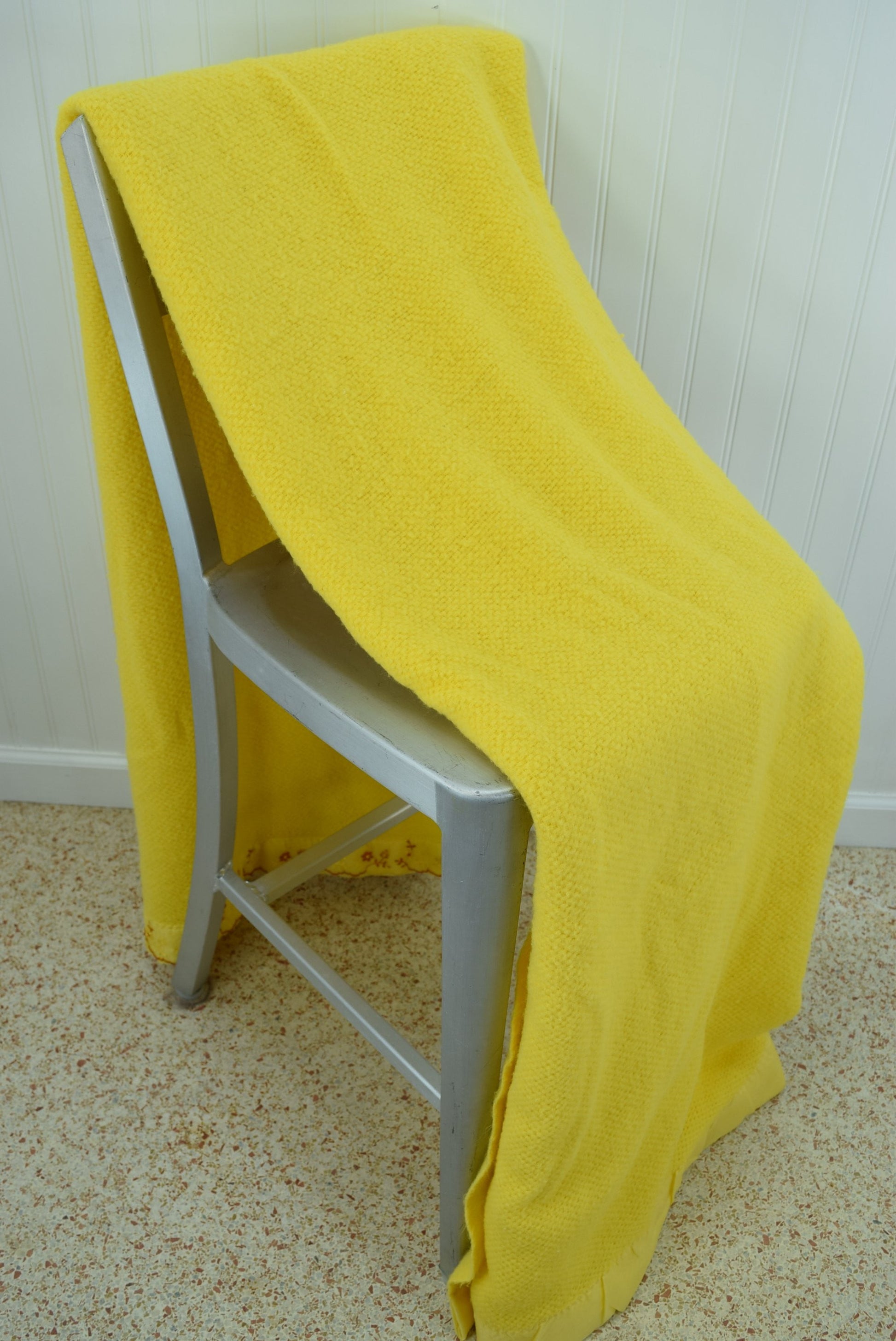 Acrylic Thermal Blanket for sale Lemon Yellow with Embroidered Binding Retro Bedding sunshine