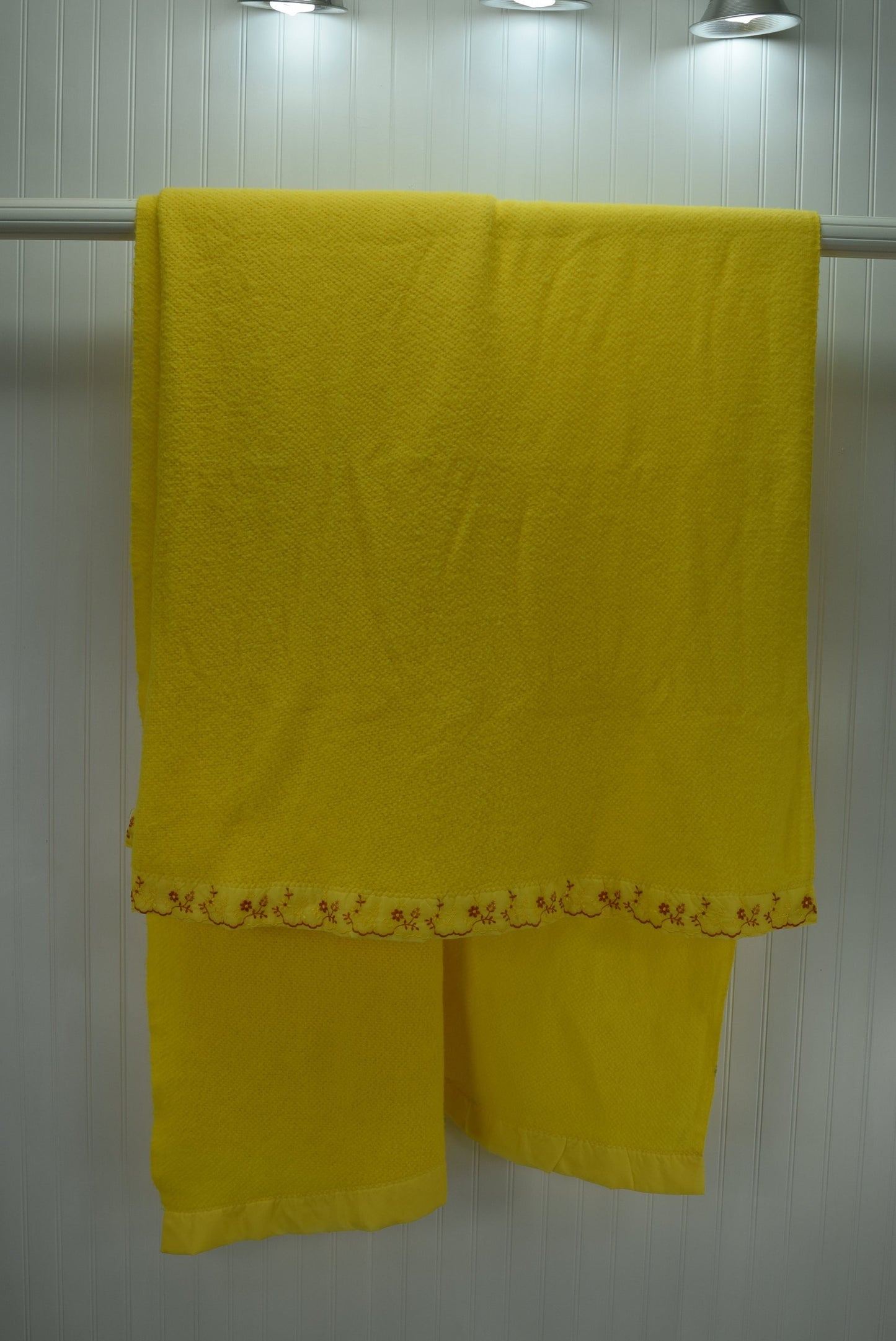Acrylic Thermal Blanket for sale Lemon Yellow with Embroidered Binding Retro Bedding mid century