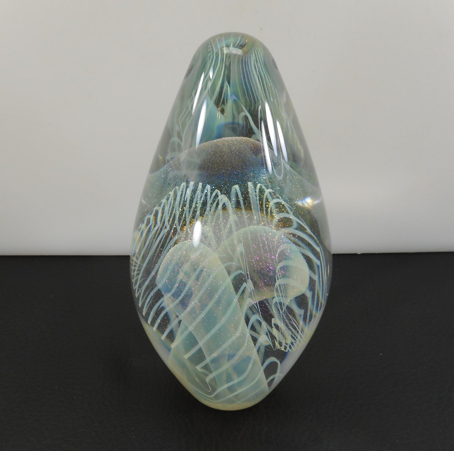 Robert Eickholt Signed 1995 Iridescent Art Glass Egg Pointed Paperweight 