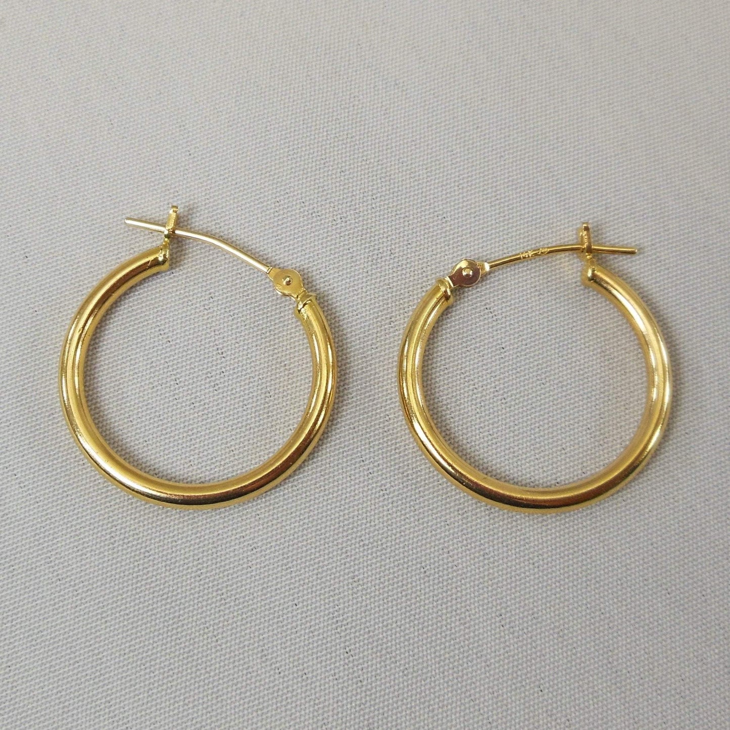Michael  Anthony NY Pair Estate 14K Yellow Gold Hoop Earrings 20 mm 1 Gram Smooth