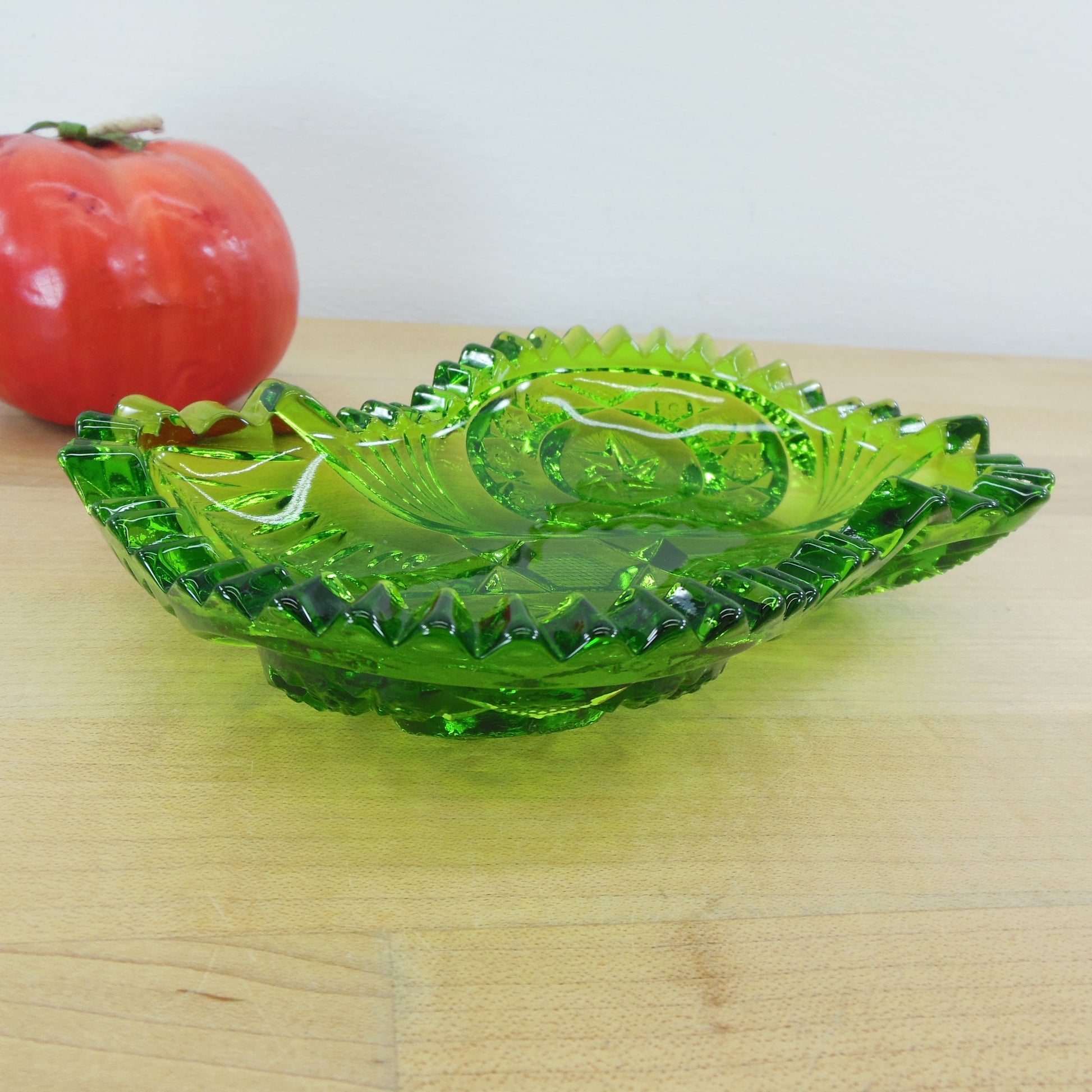 LE Smith Small Pressed Green Glass Ashtray Nut Candy Bowl Saw Tooth Stars Pin Wheel