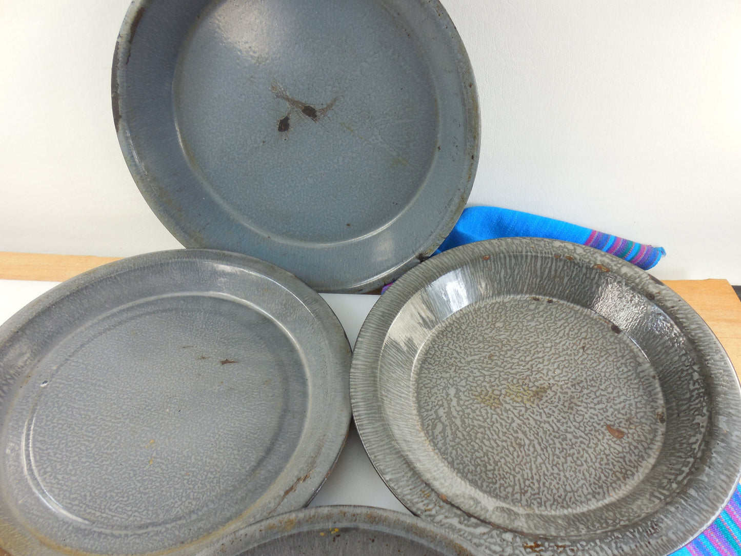 Old Grey Graniteware Pie 4 Plates - Vintage Enamelware Tins Cookware interiors