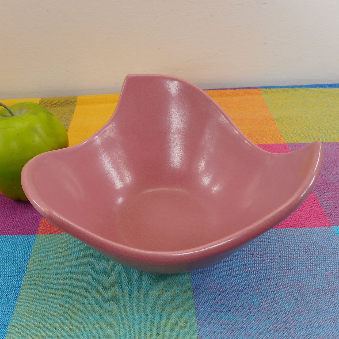 Haeger USA Pottery Pink Mauve 606 Bowl - 3 Point Triangular Mid Century Era