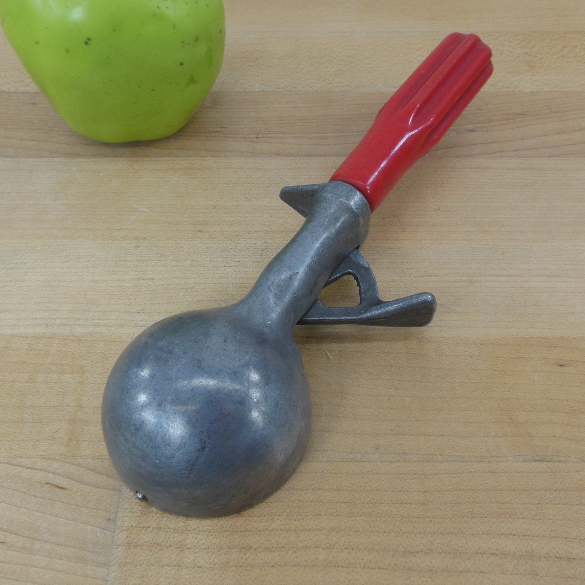 Vintage Ice Cream Scoop With Red White Black or Metal Handle -  Sweden