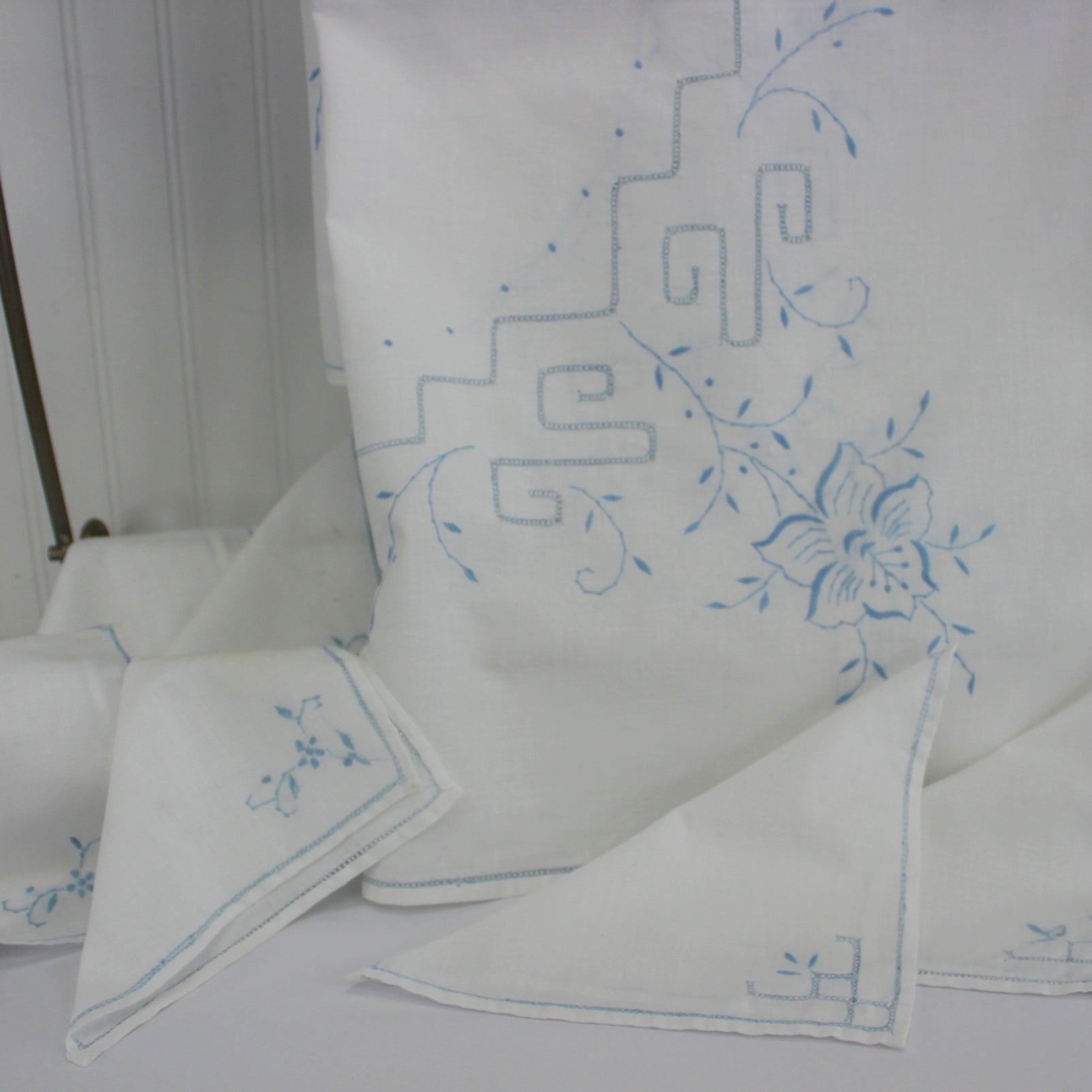 Small Blue White 2 Table Cloths Matching Napkins Mid Century Classic Design closeup 1st cloth