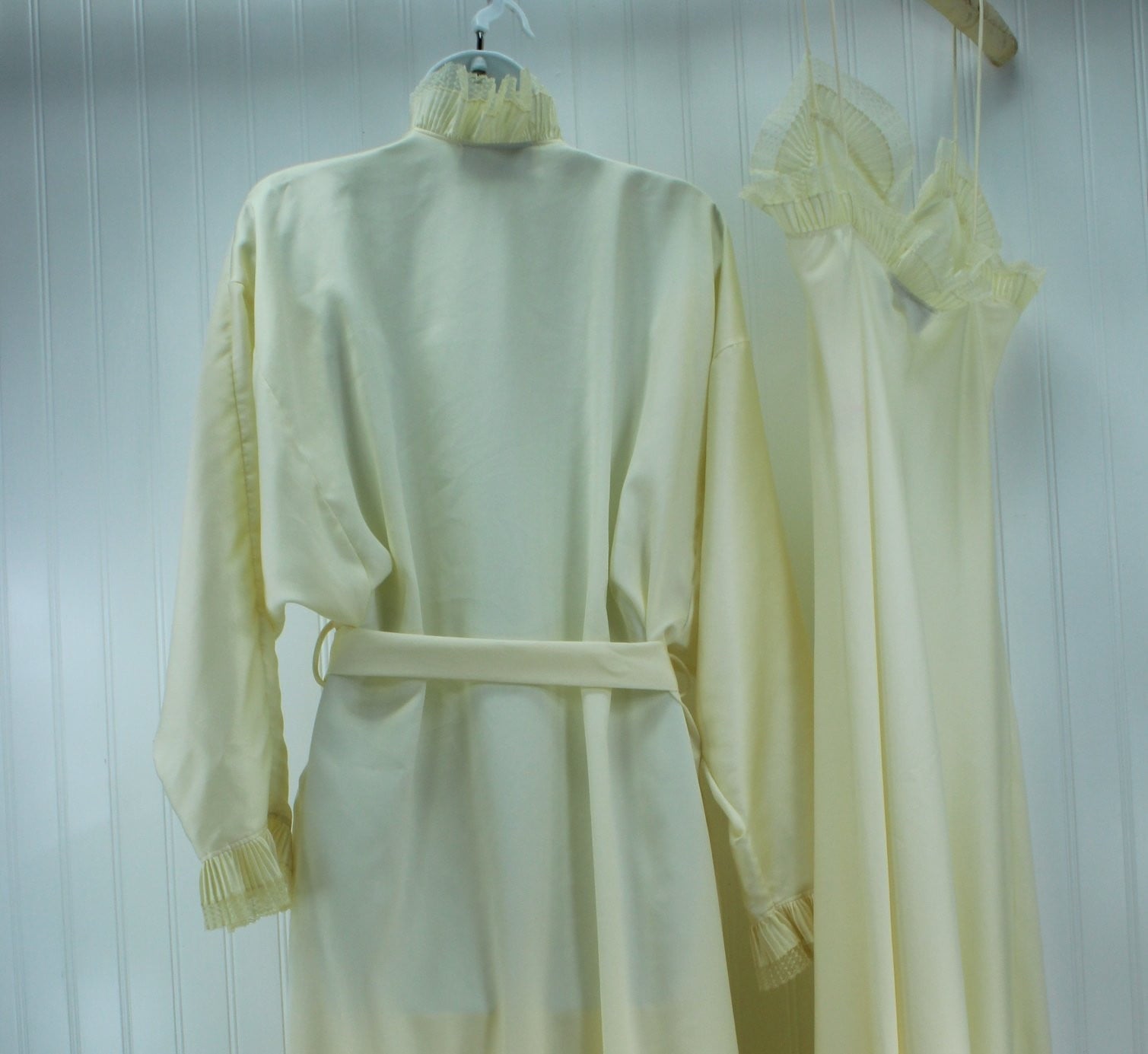 Bill Tice Nightgown Peignoir Set Ivory Pleated Polyester Lace Full Length Size Medium elegant