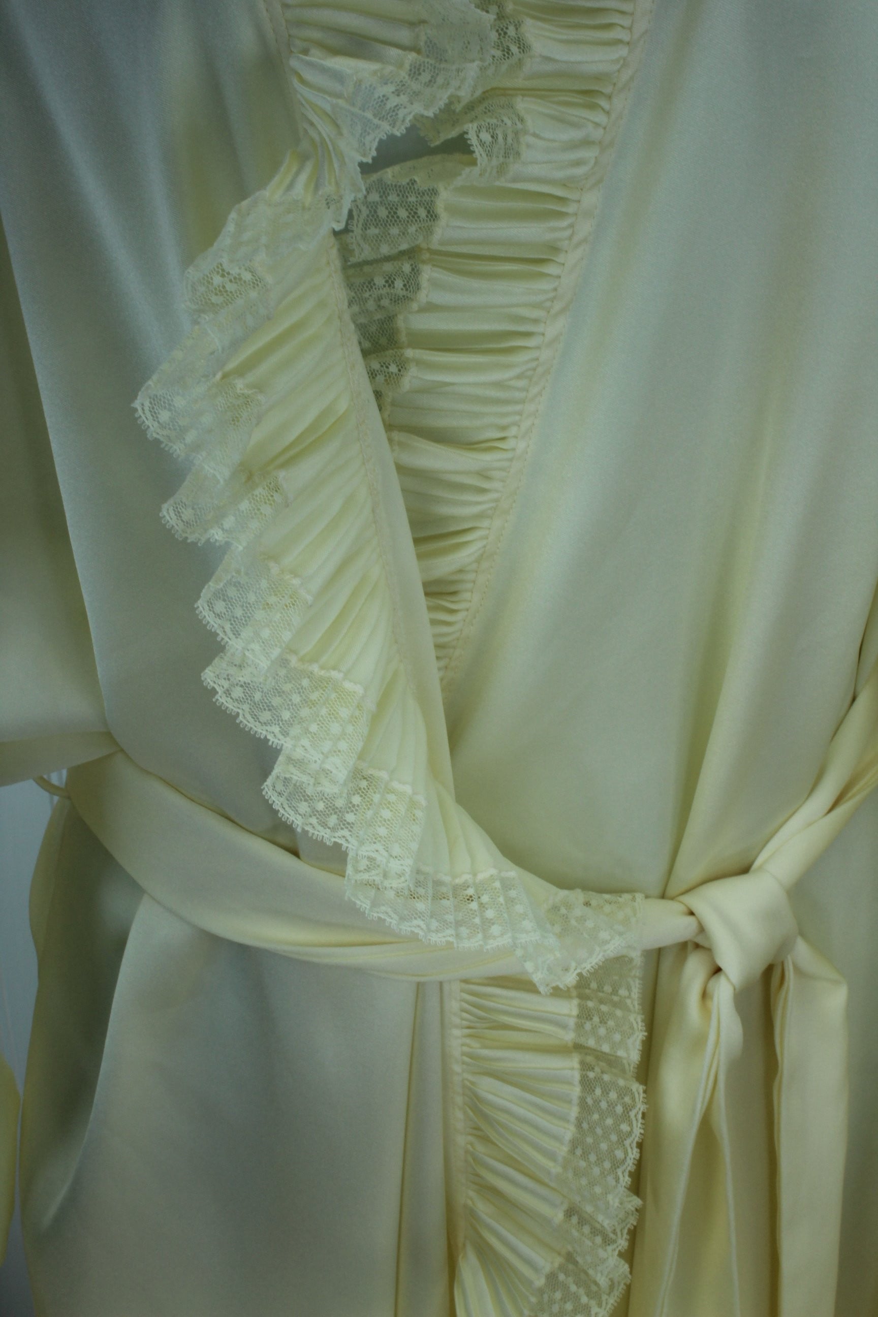Bill Tice Nightgown Peignoir Set Ivory Pleated Polyester Lace Full Length Size Medium bride