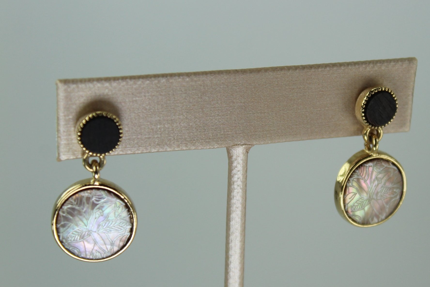 Pearl Arc Earring — Sophie Monet Jewelry