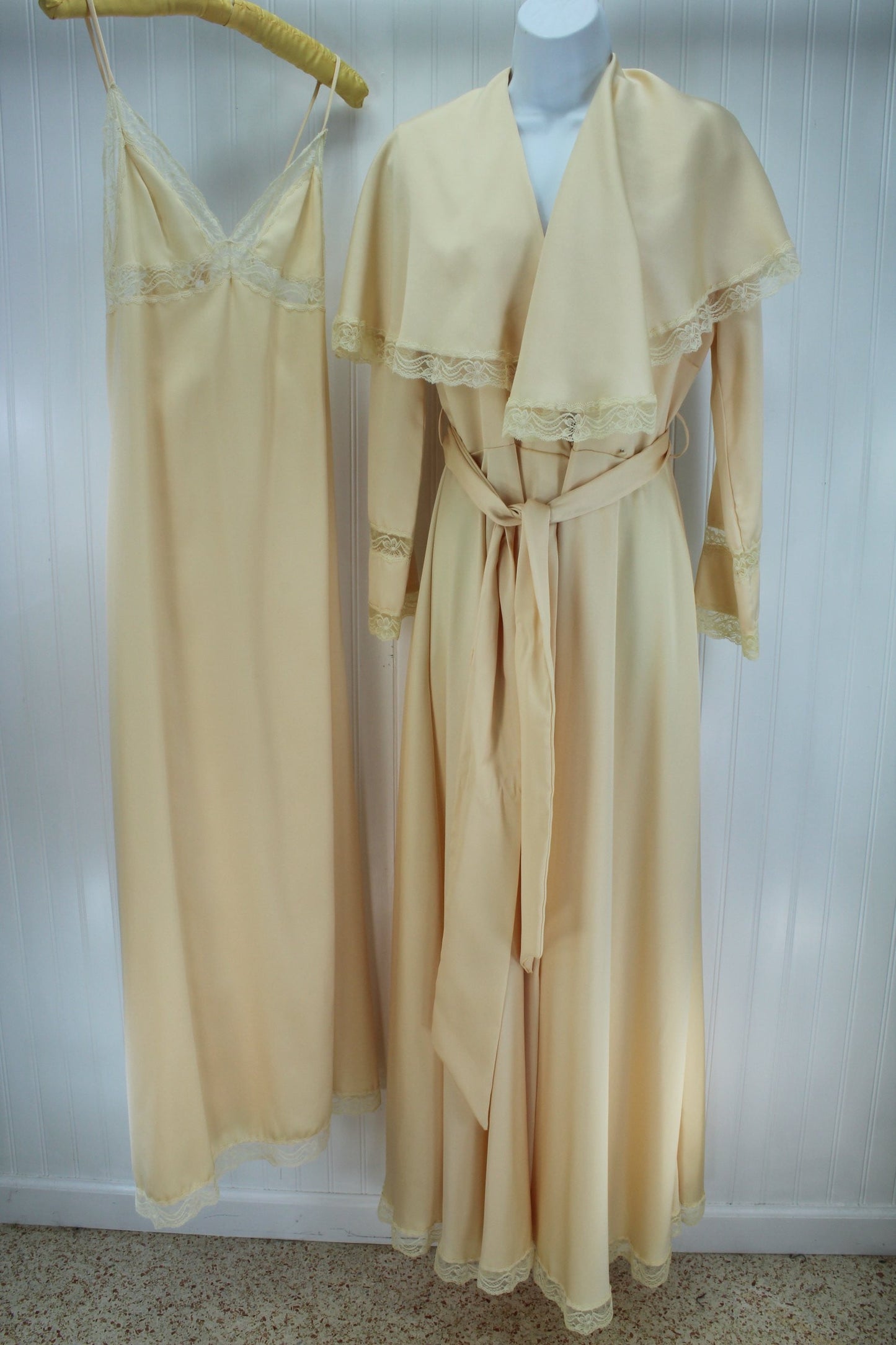 QUINTANNA Gown Peignoir Set  Nude Matching Lace Exquisite Trousseau Size M