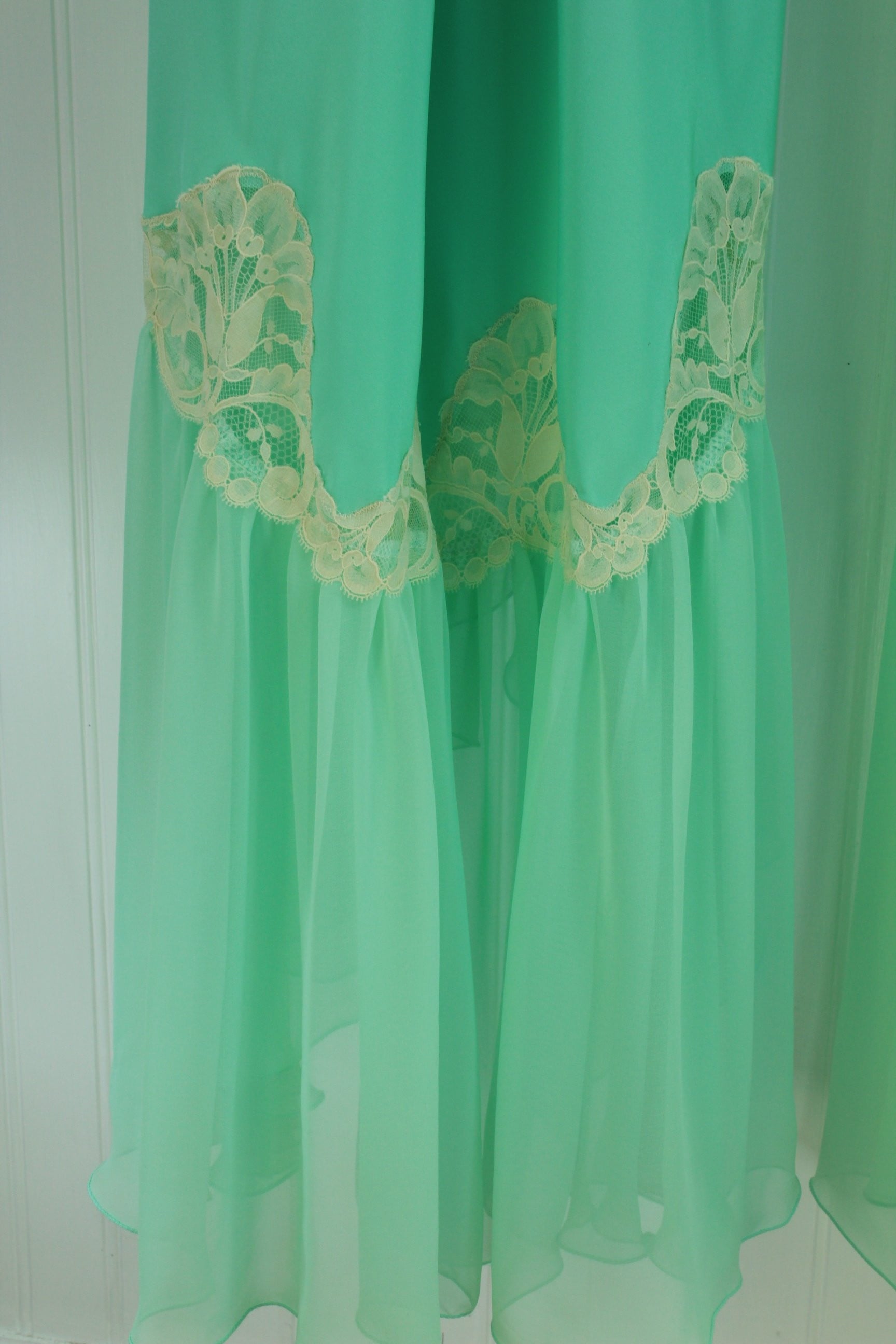LILIANNE Gown Peignoir Robe Set  Aqua Polyester Nude Wide Lace Size M wedding