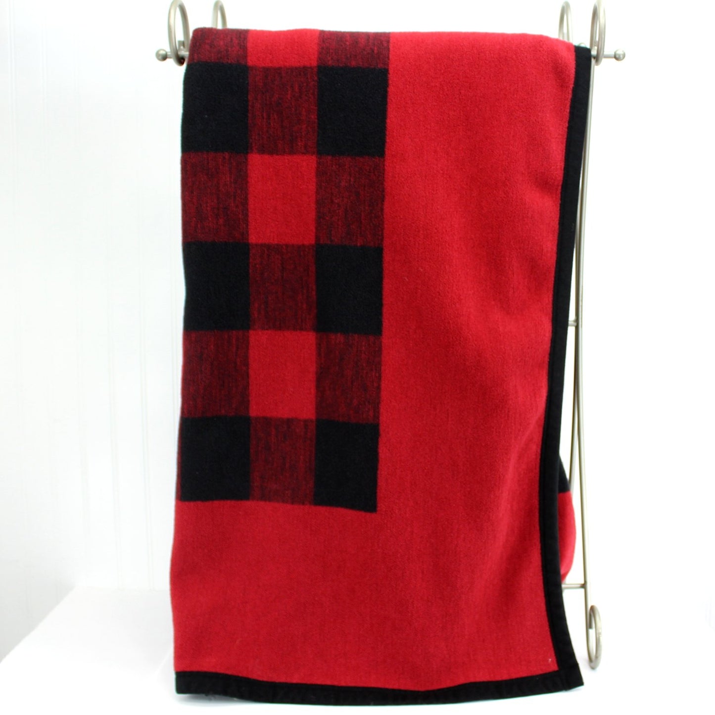 Woolrich Home Polyester Blanket Black Red Washable Large 80" X 74" vertical view of blanket design