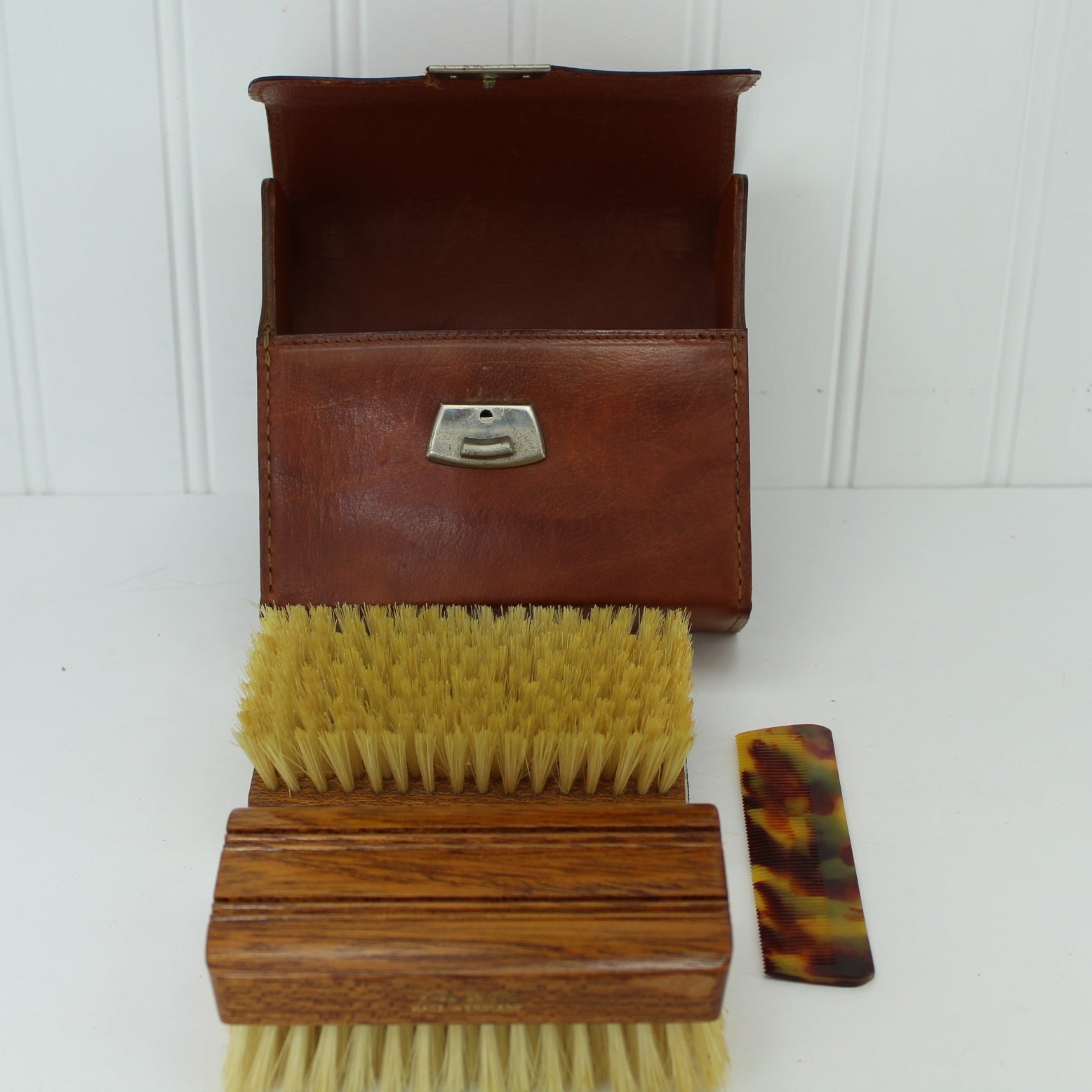 Leather Travel Box England 2 Brushes Tortoise Comb Excellent Gentleman's Treasure