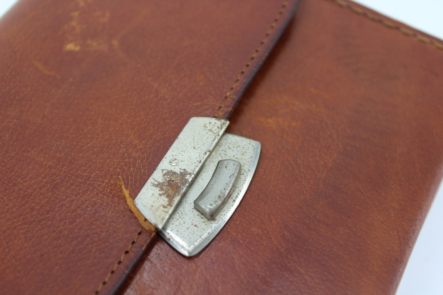 Leather Travel Box England 2 Brushes Tortoise Comb Excellent Gentleman's Treasure as estate arrived