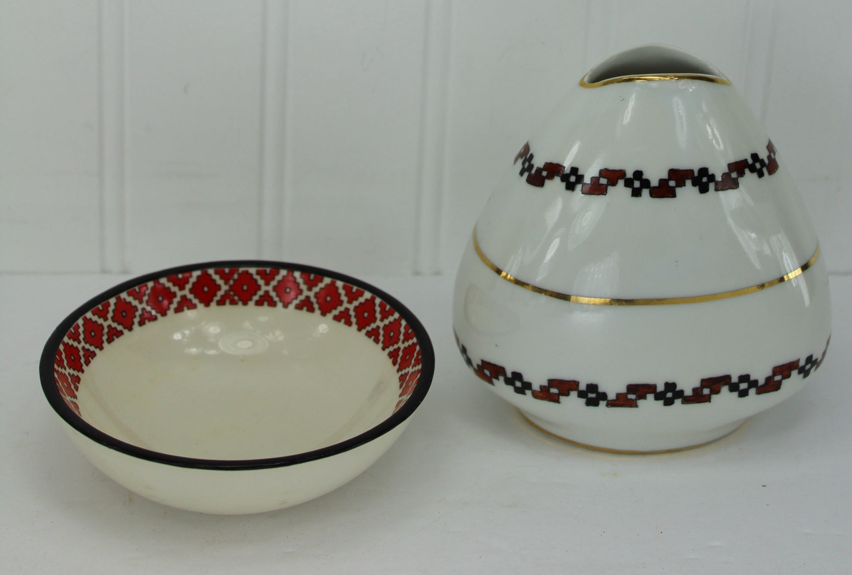 Traditional Pottery Bowl & Porcelain Unusual Porcelain Vase Brazil Estate Opera Singer shades red with black on which
